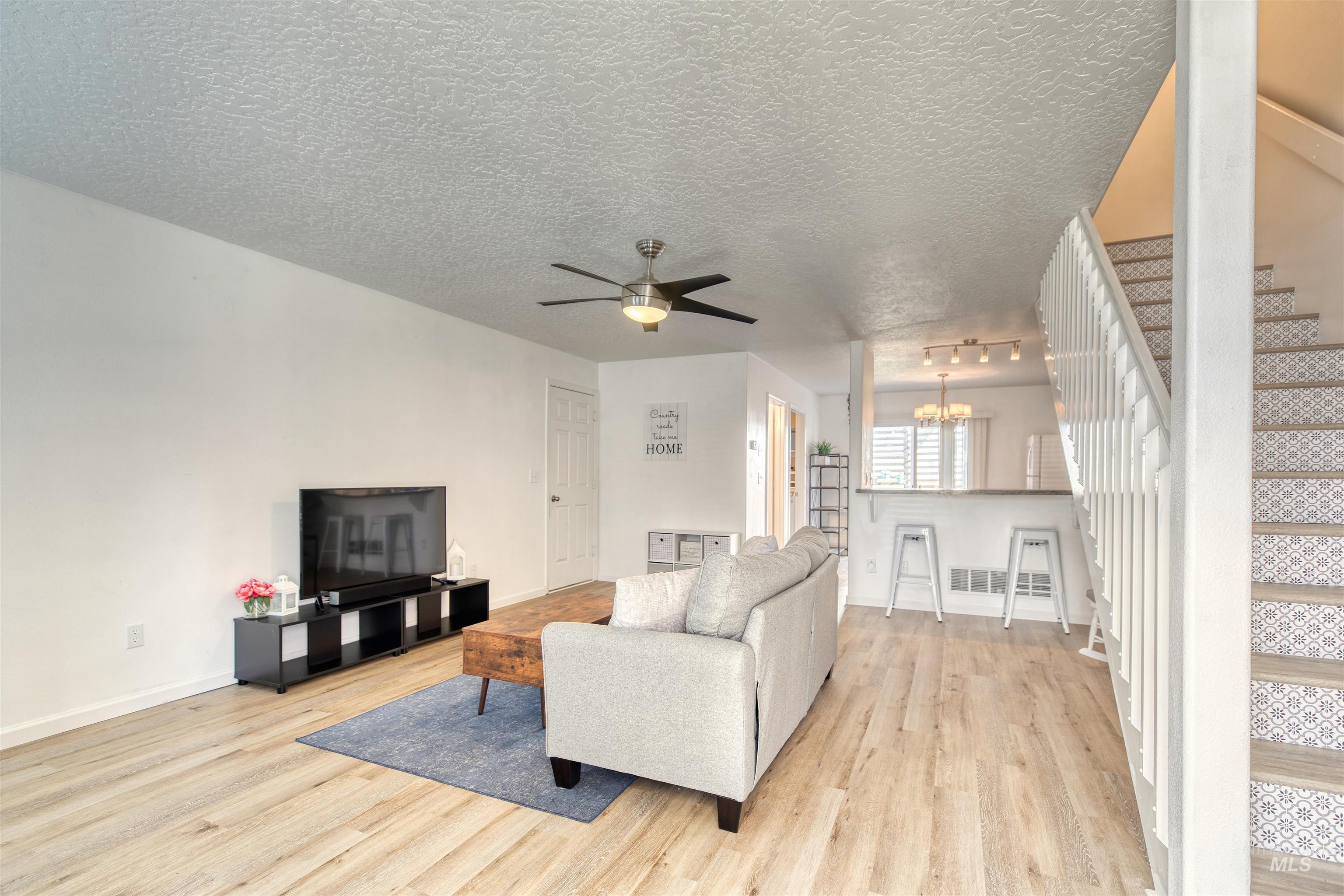 1812 Agate Ct. Property Photo 6