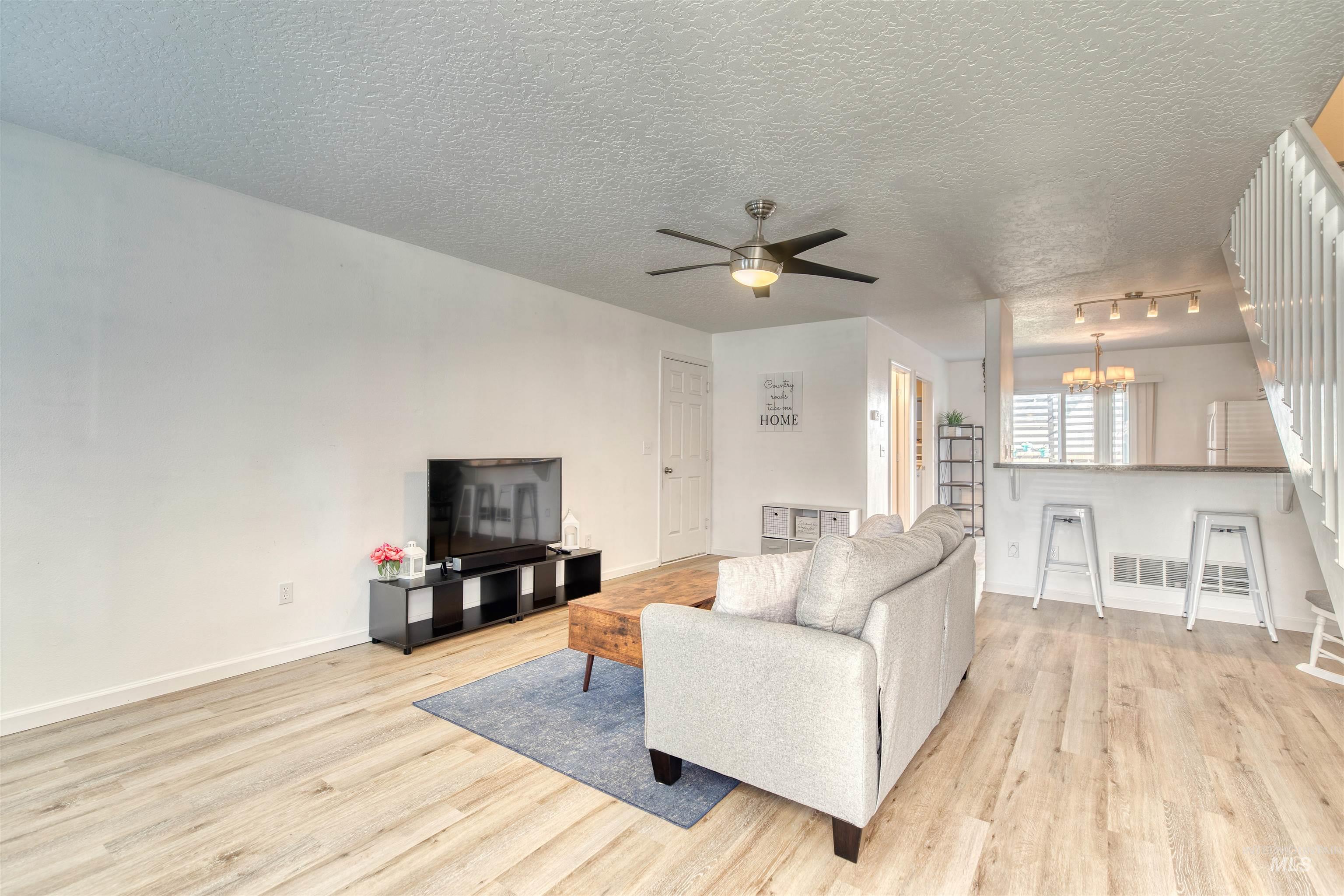 1812 Agate Ct. Property Photo 7