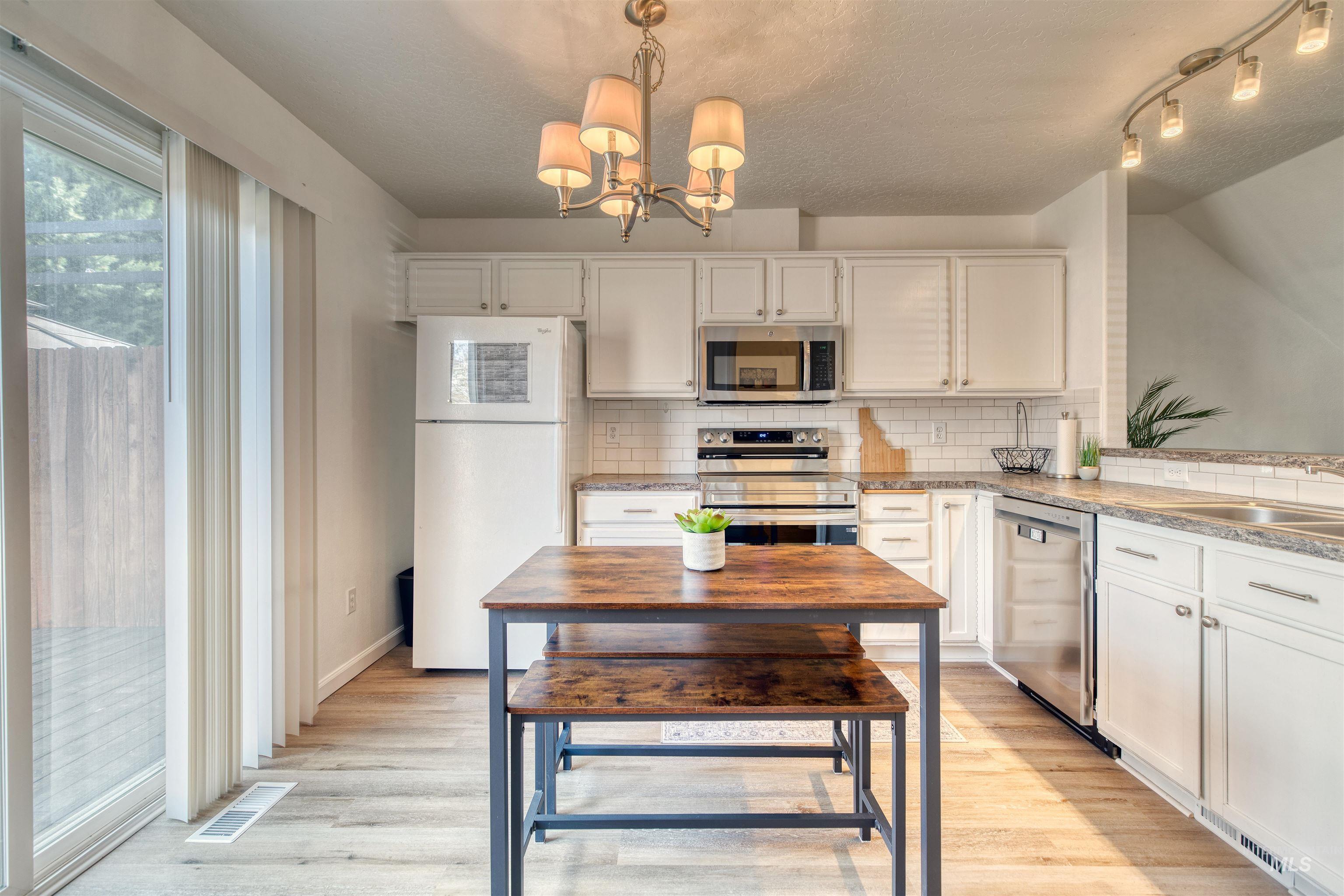 1812 Agate Ct. Property Photo 10