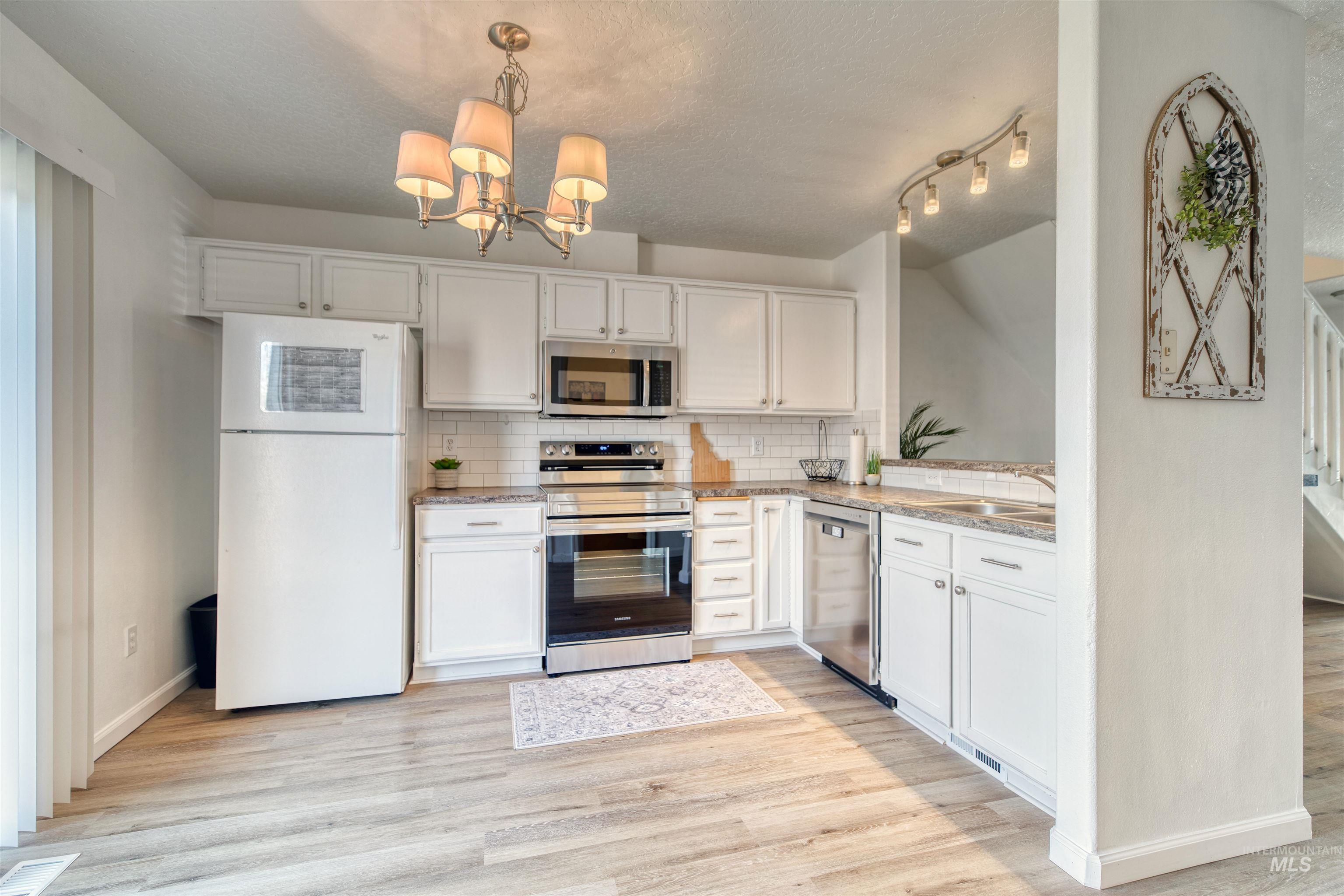 1812 Agate Ct. Property Photo 11