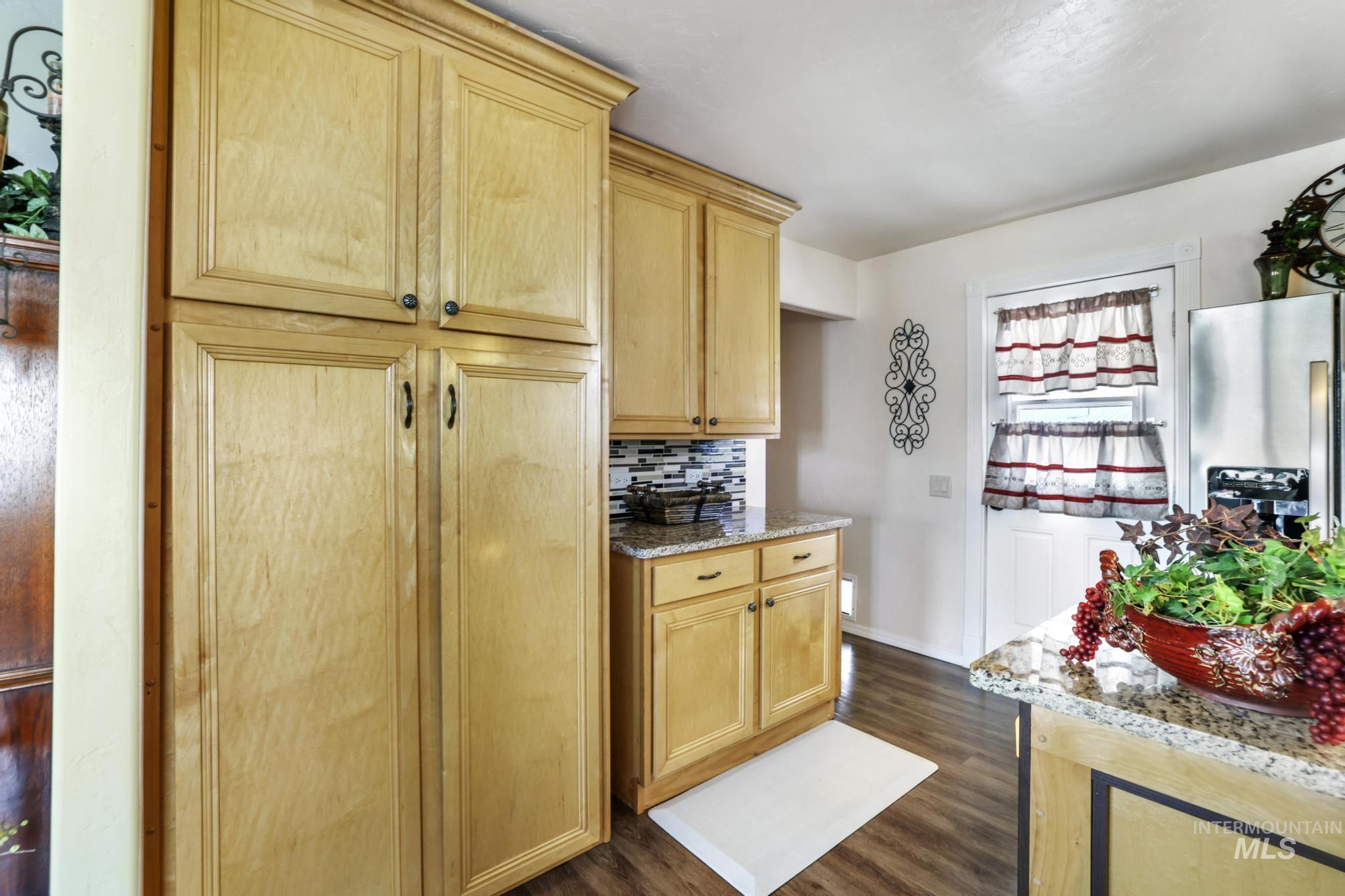 1124 N Fillmore Property Photo 5