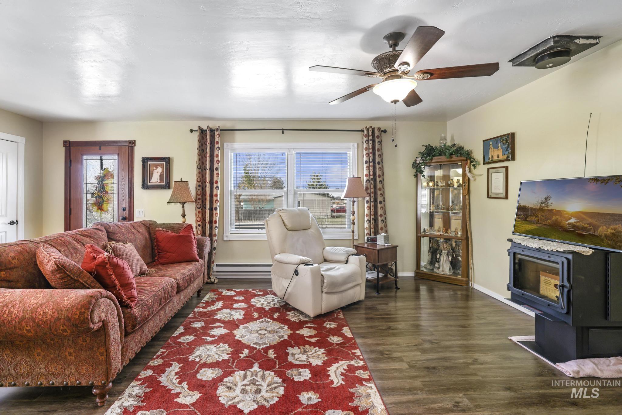 1124 N Fillmore Property Photo 6