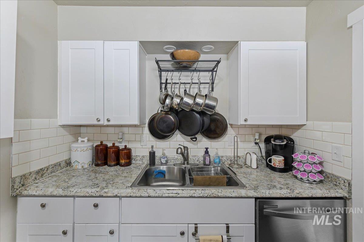 139 Blaine Ave. Property Photo 7