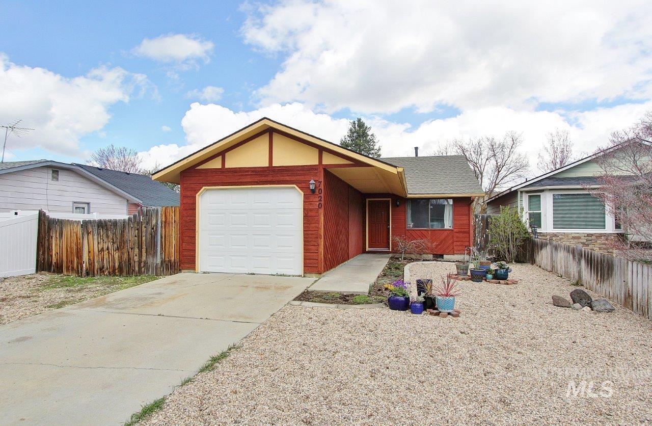 7020 W Gillis Drive Property Photo 1