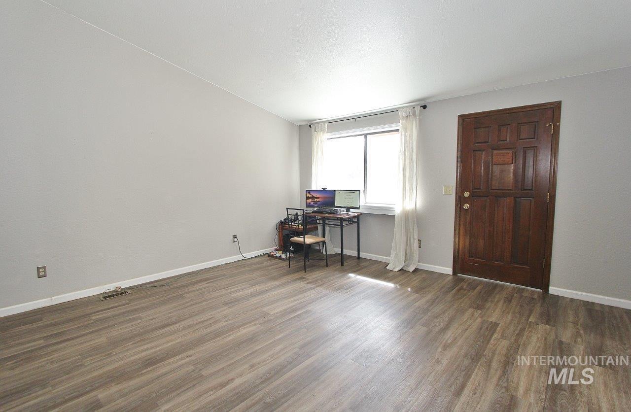 7020 W Gillis Drive Property Photo 8