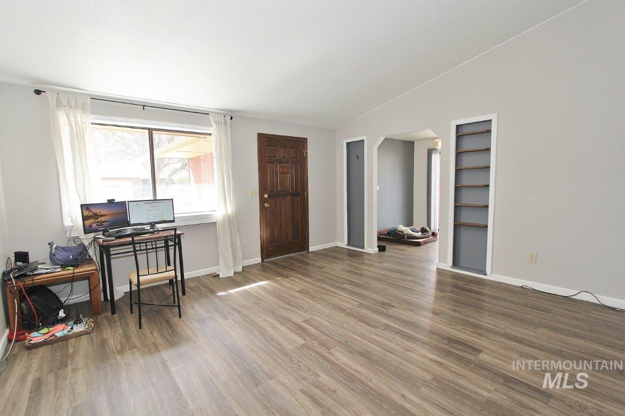 7020 W Gillis Drive Property Photo 9