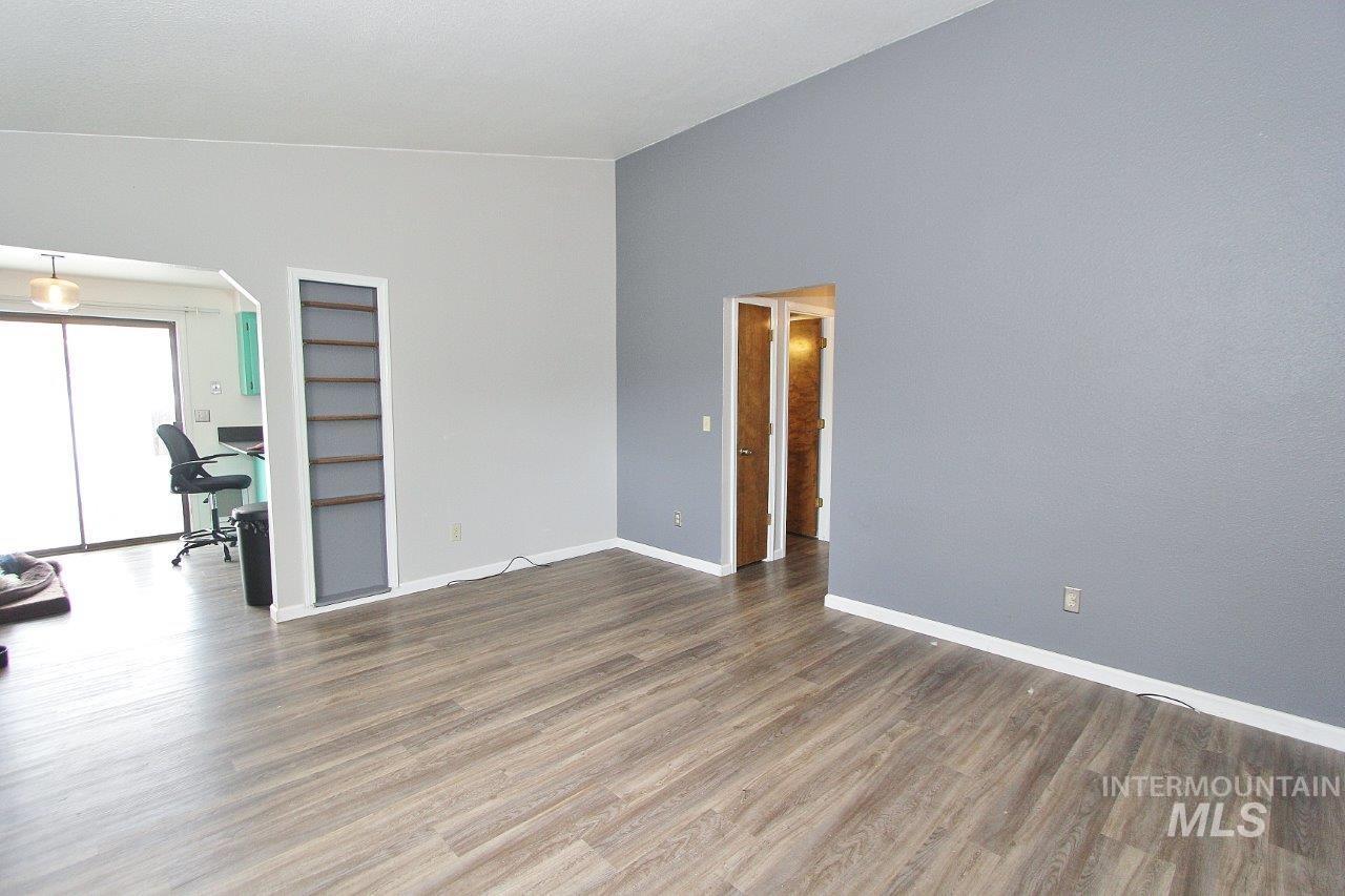 7020 W Gillis Drive Property Photo 10