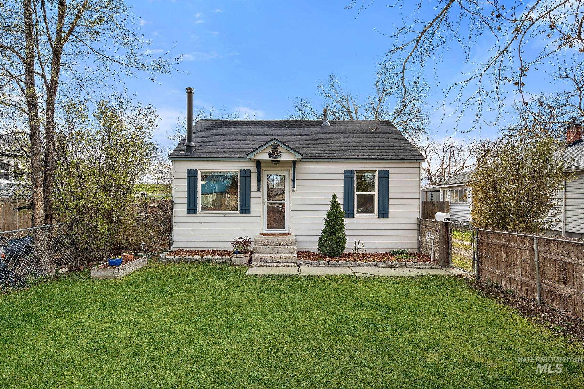 208 S Diamond St Property Photo 1