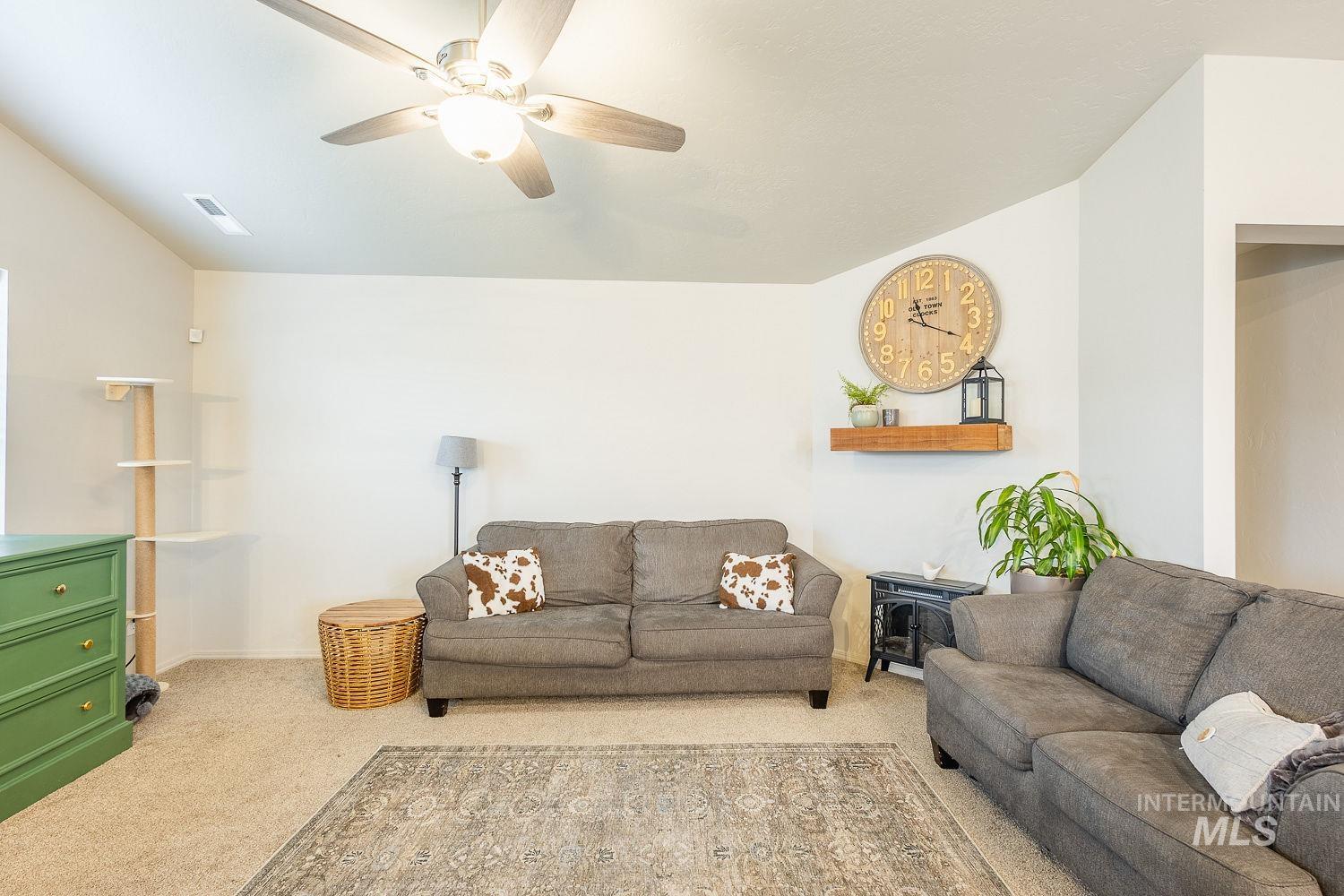 12835 Carkhill St Property Photo 6