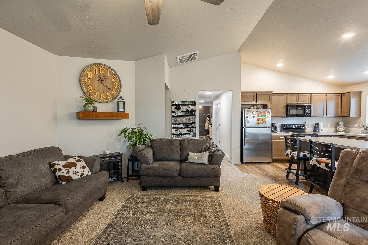 12835 Carkhill St Property Photo 8