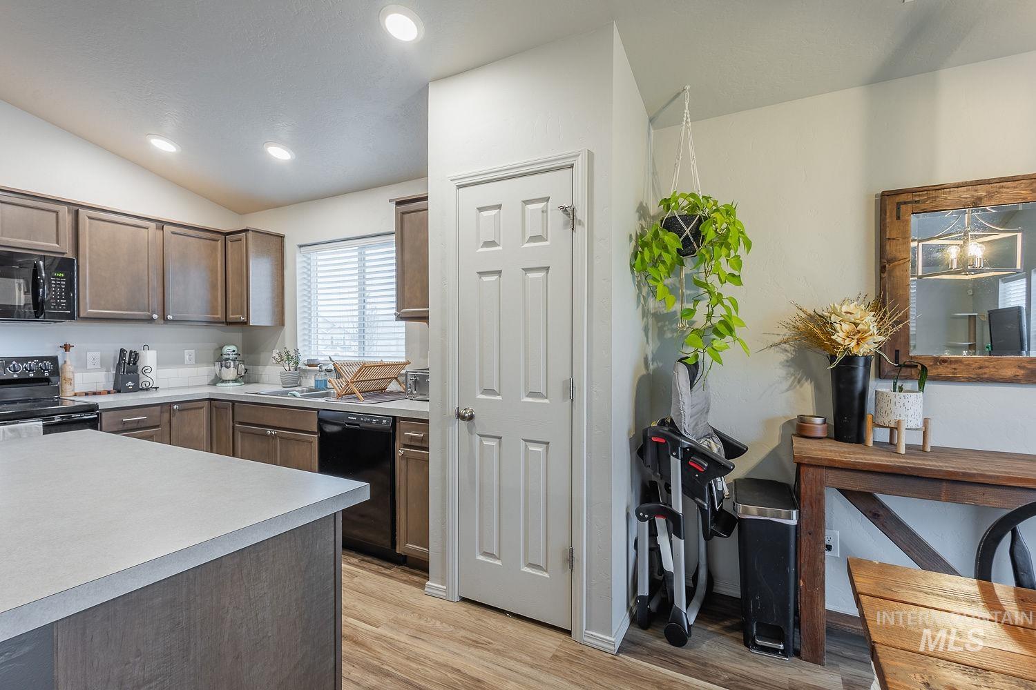 12835 Carkhill St Property Photo 22