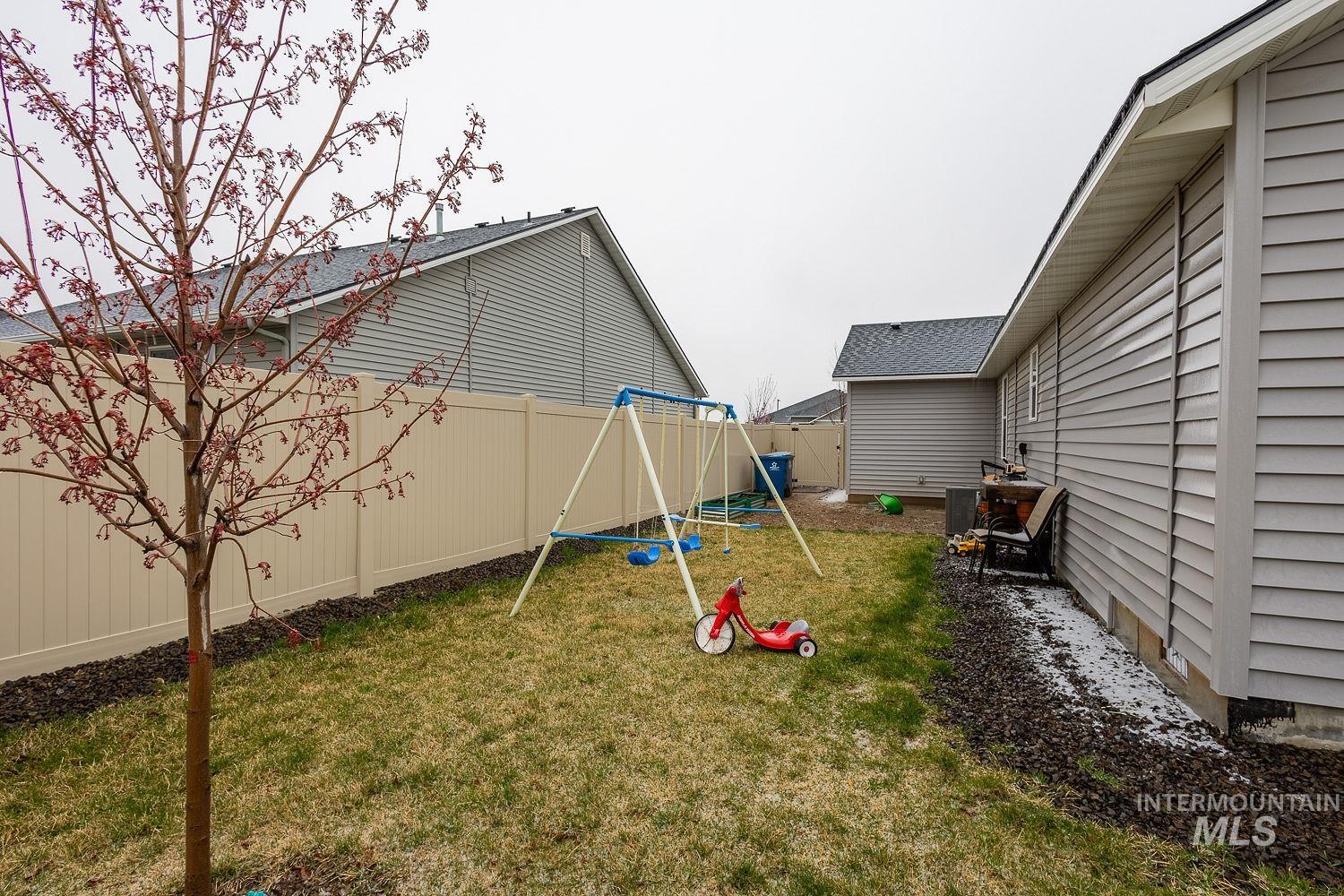 12835 Carkhill St Property Photo 45
