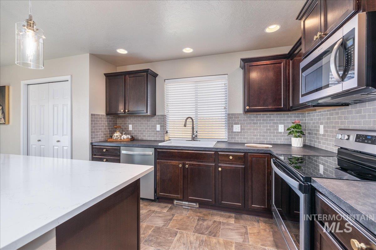 10669 Blue Springs St Property Photo 11