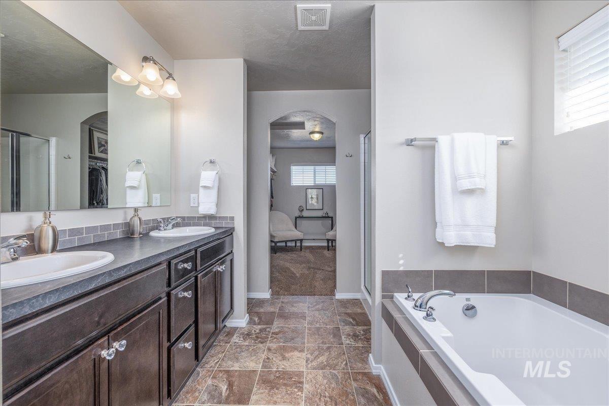 10669 Blue Springs St Property Photo 26