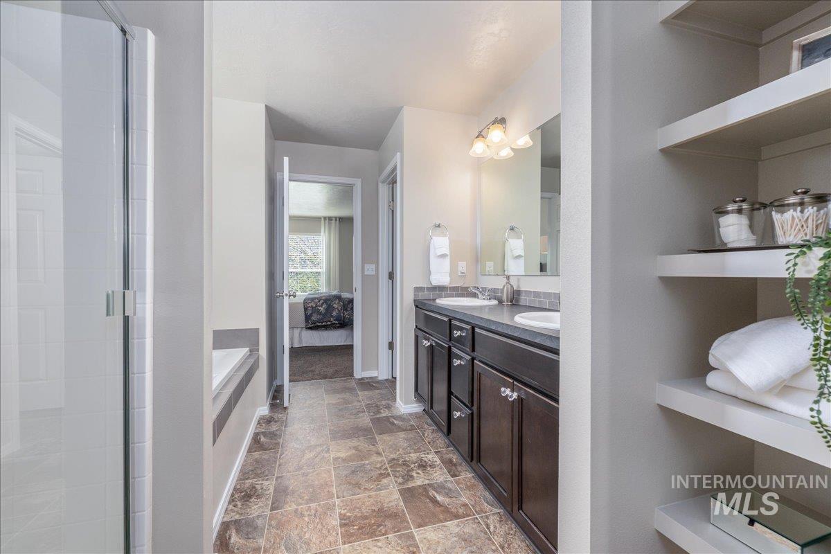 10669 Blue Springs St Property Photo 28