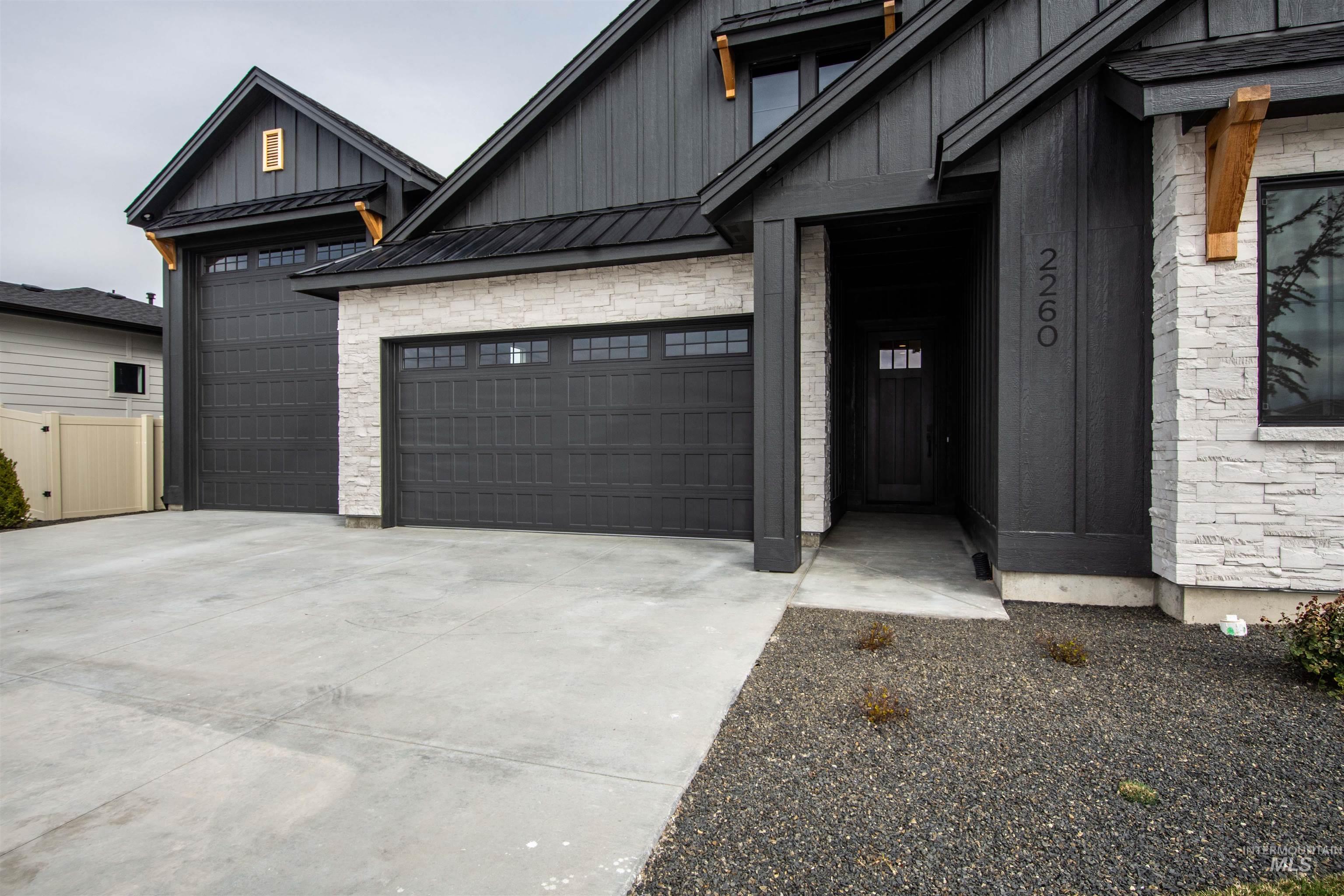 2260 N Sunset Farm Pl Property Photo 3