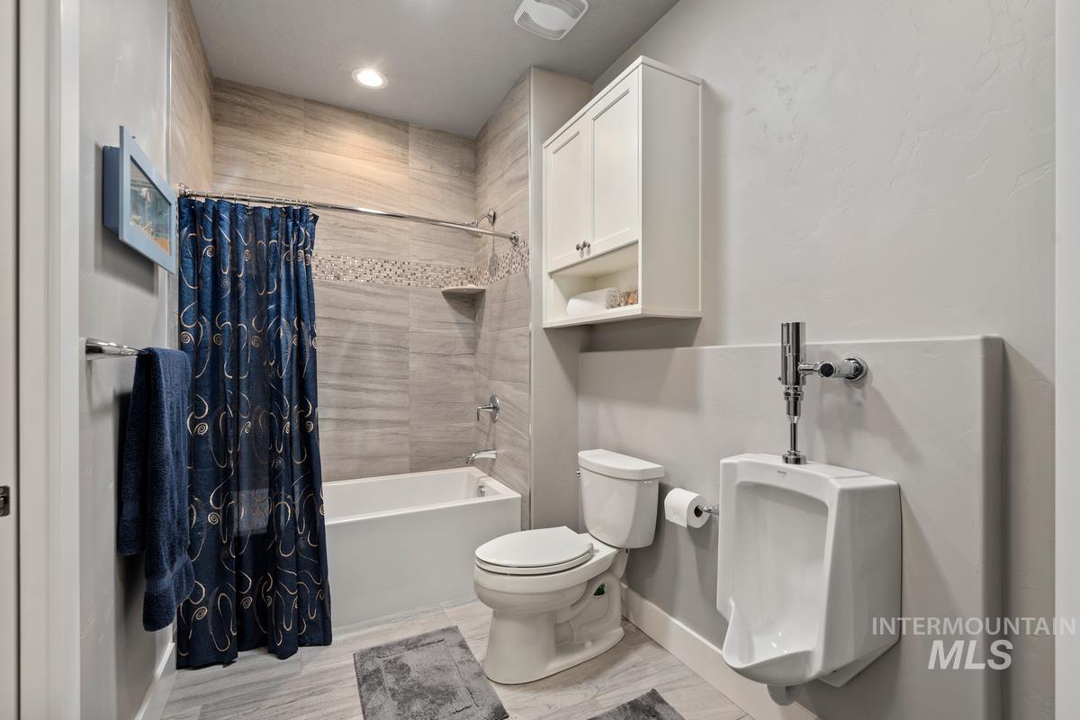 2849 W Chartwell Dr Property Photo 18
