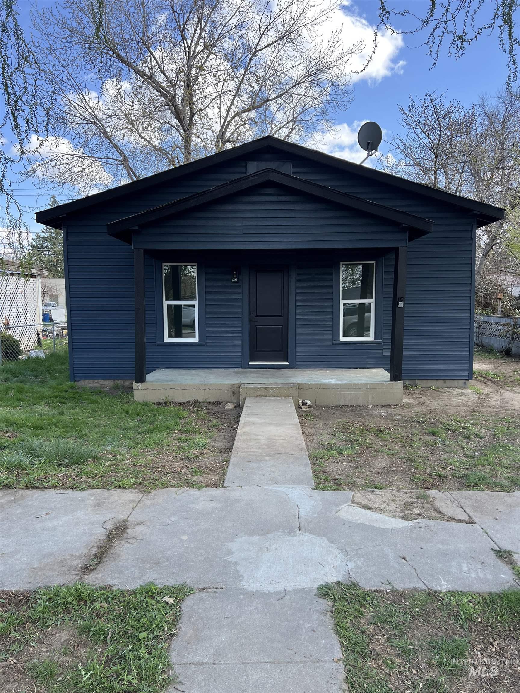 408 9th Ave. N. Property Photo 1