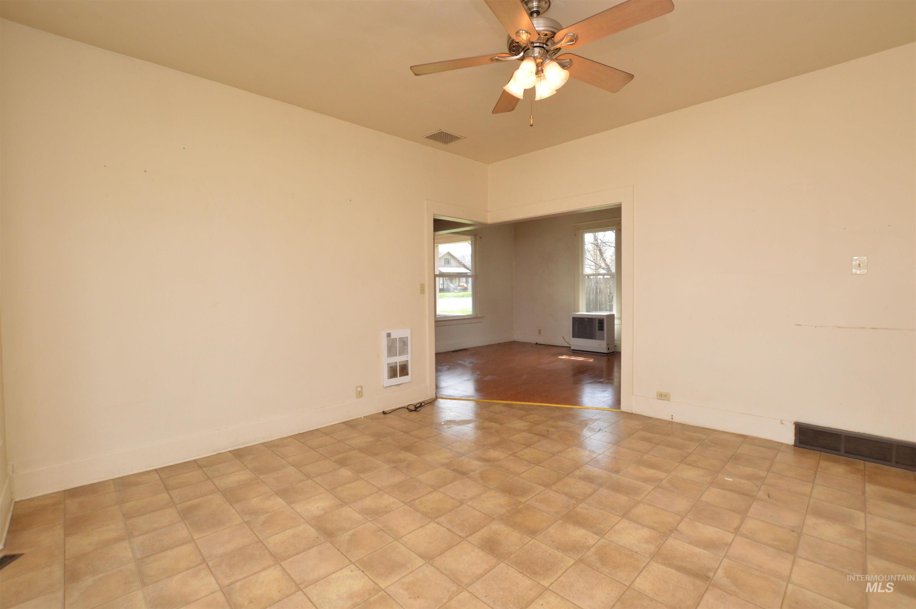710 Maple Property Photo 3