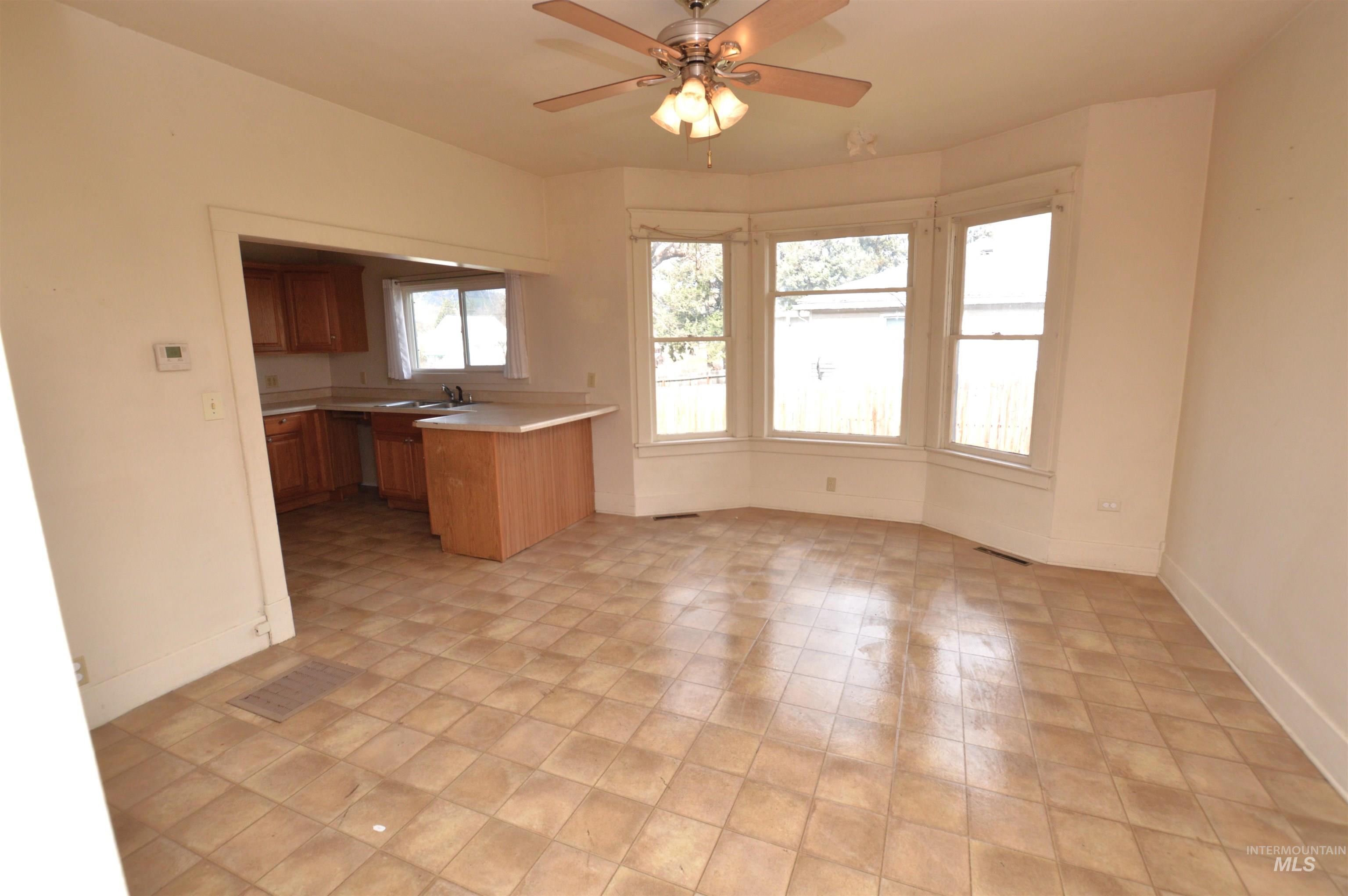710 Maple Property Photo 4