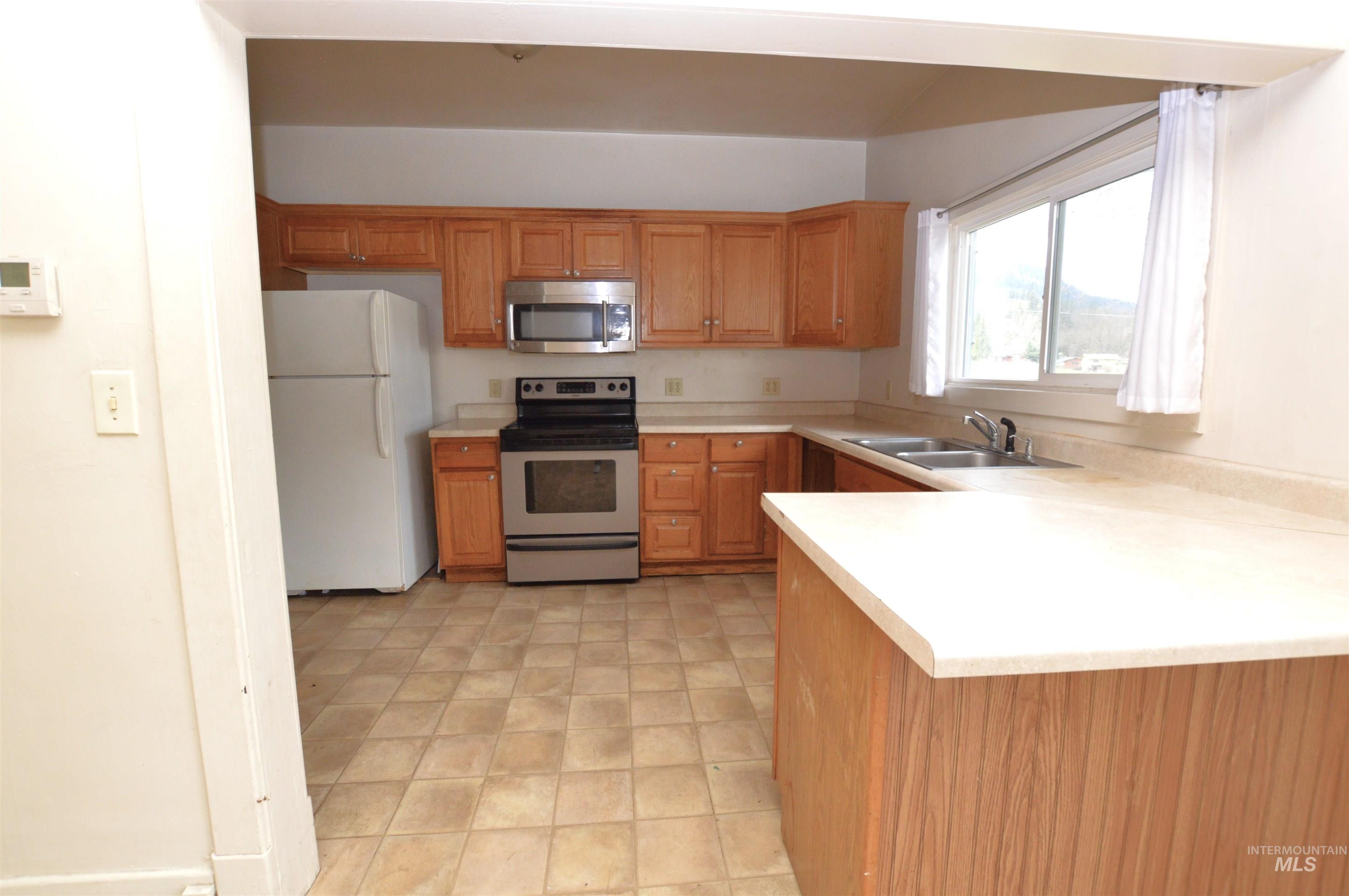 710 Maple Property Photo 5