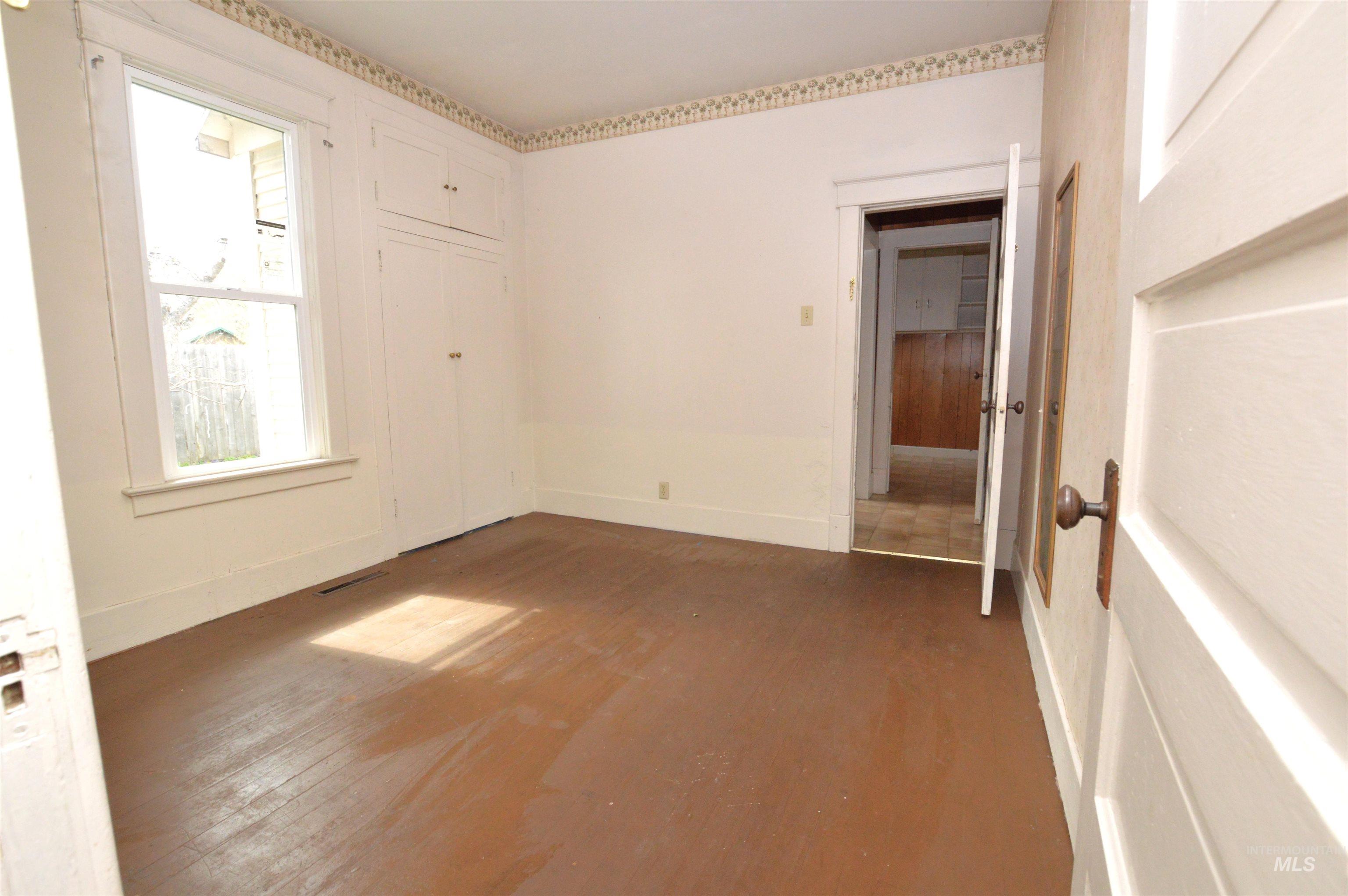 710 Maple Property Photo 6