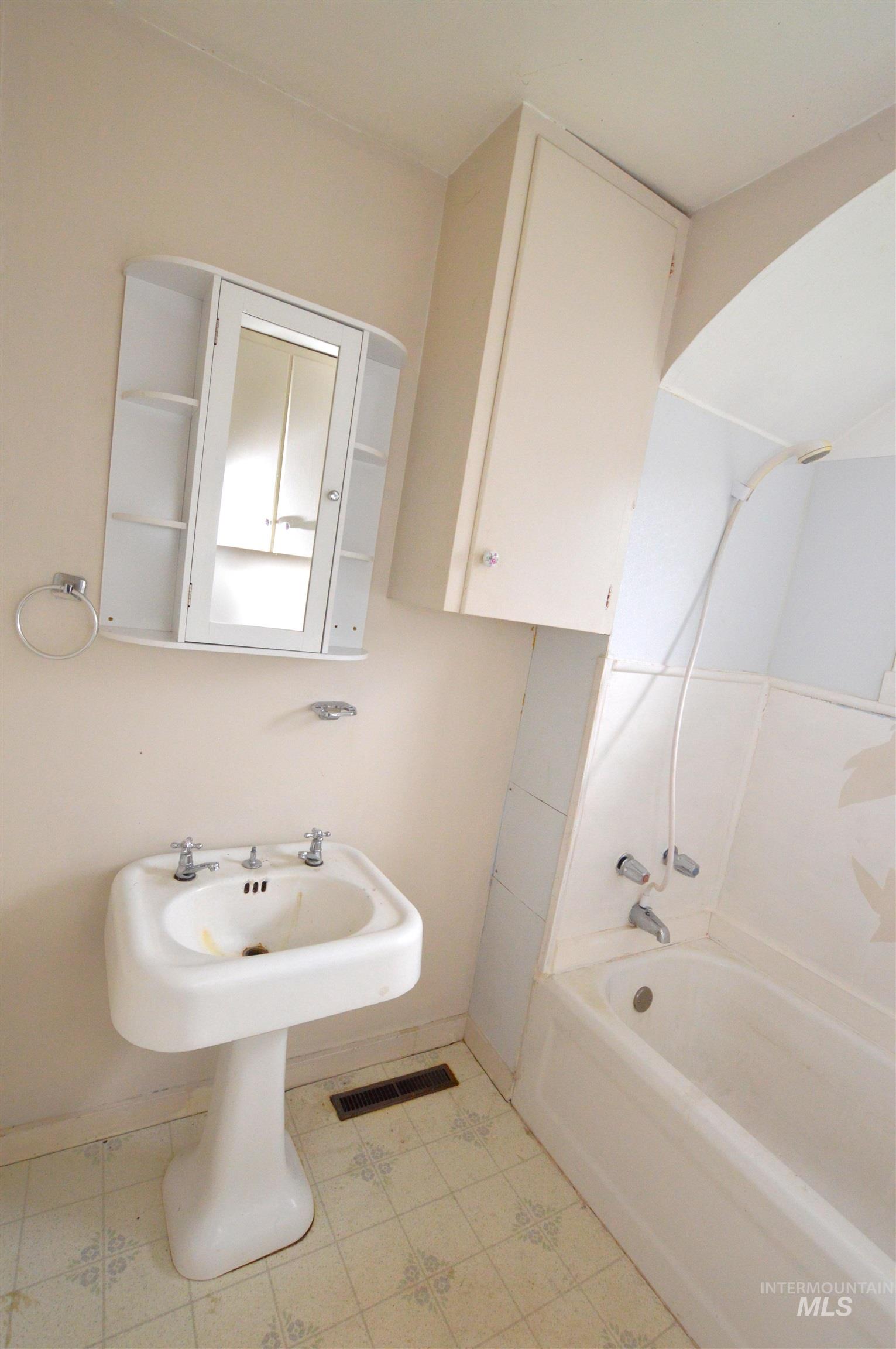 710 Maple Property Photo 7