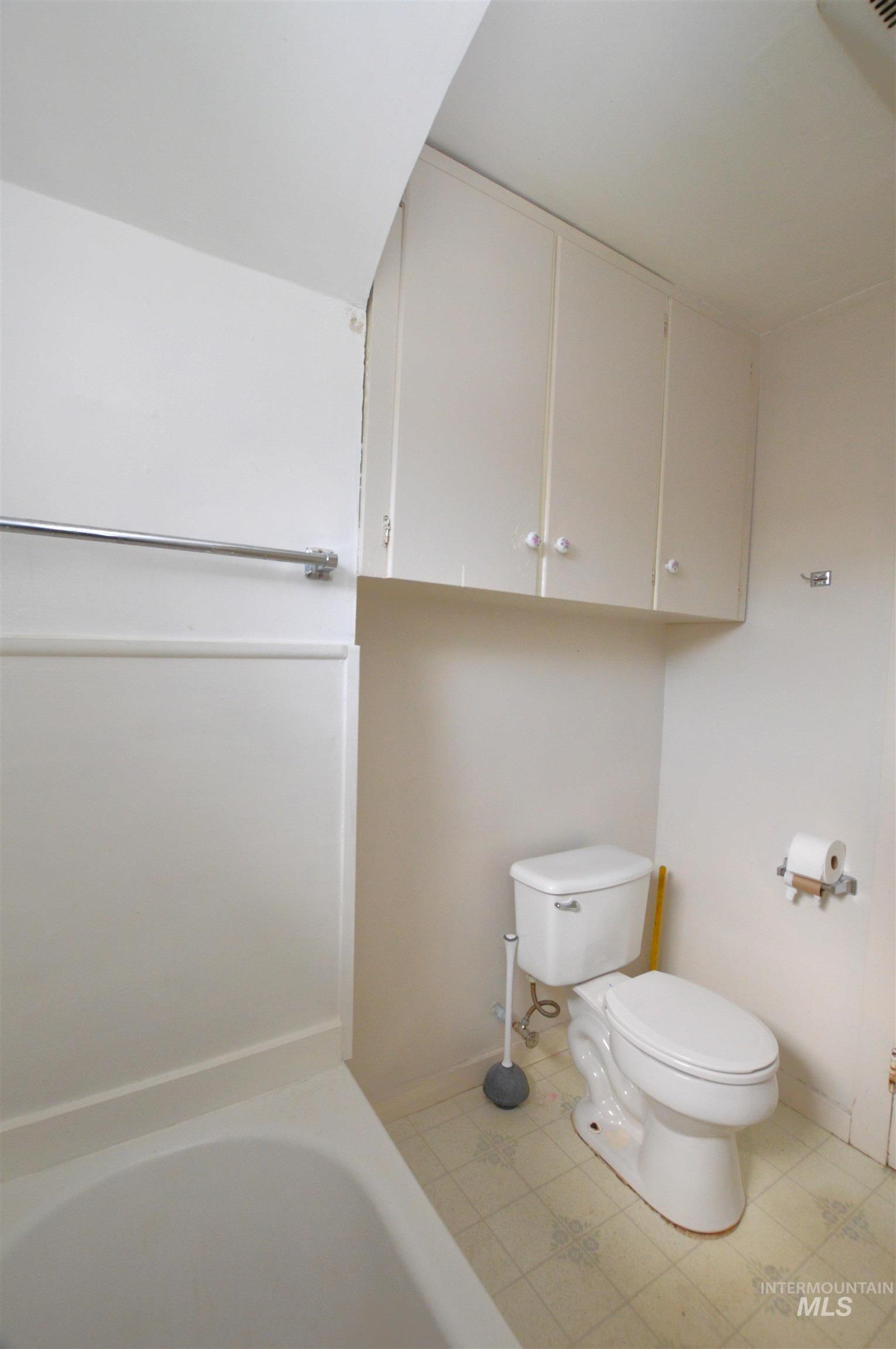 710 Maple Property Photo 8