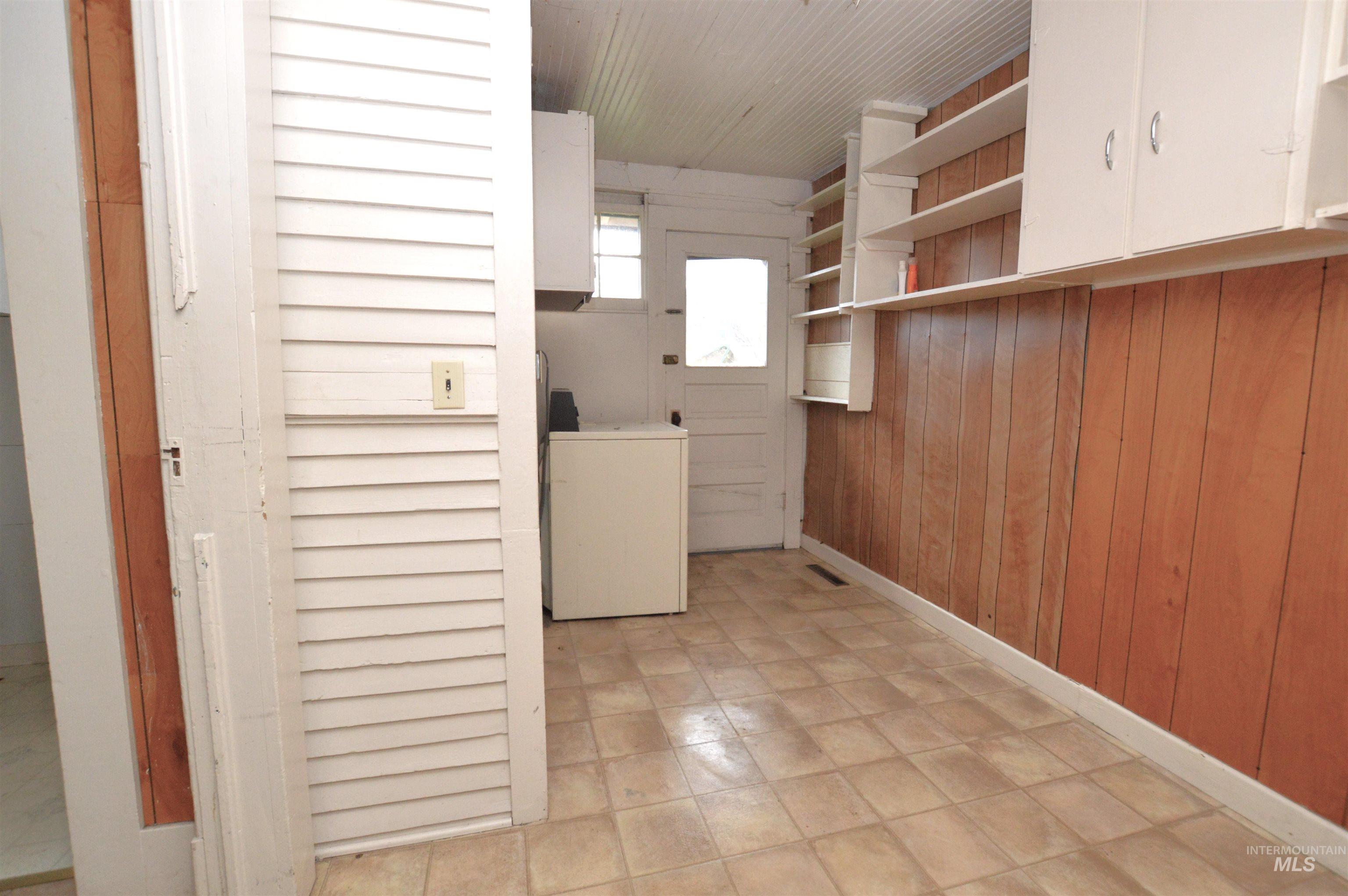 710 Maple Property Photo 9