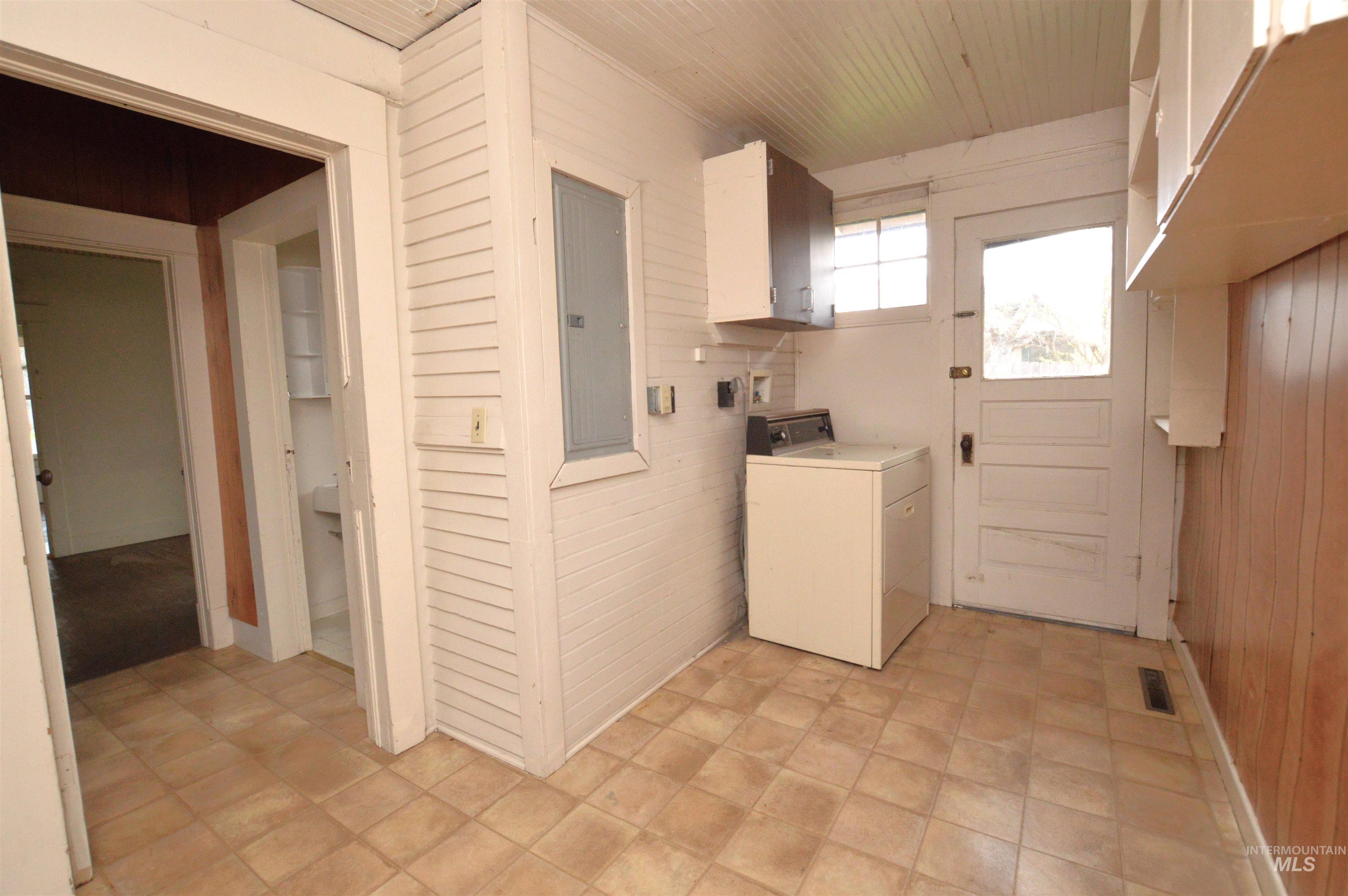 710 Maple Property Photo 10