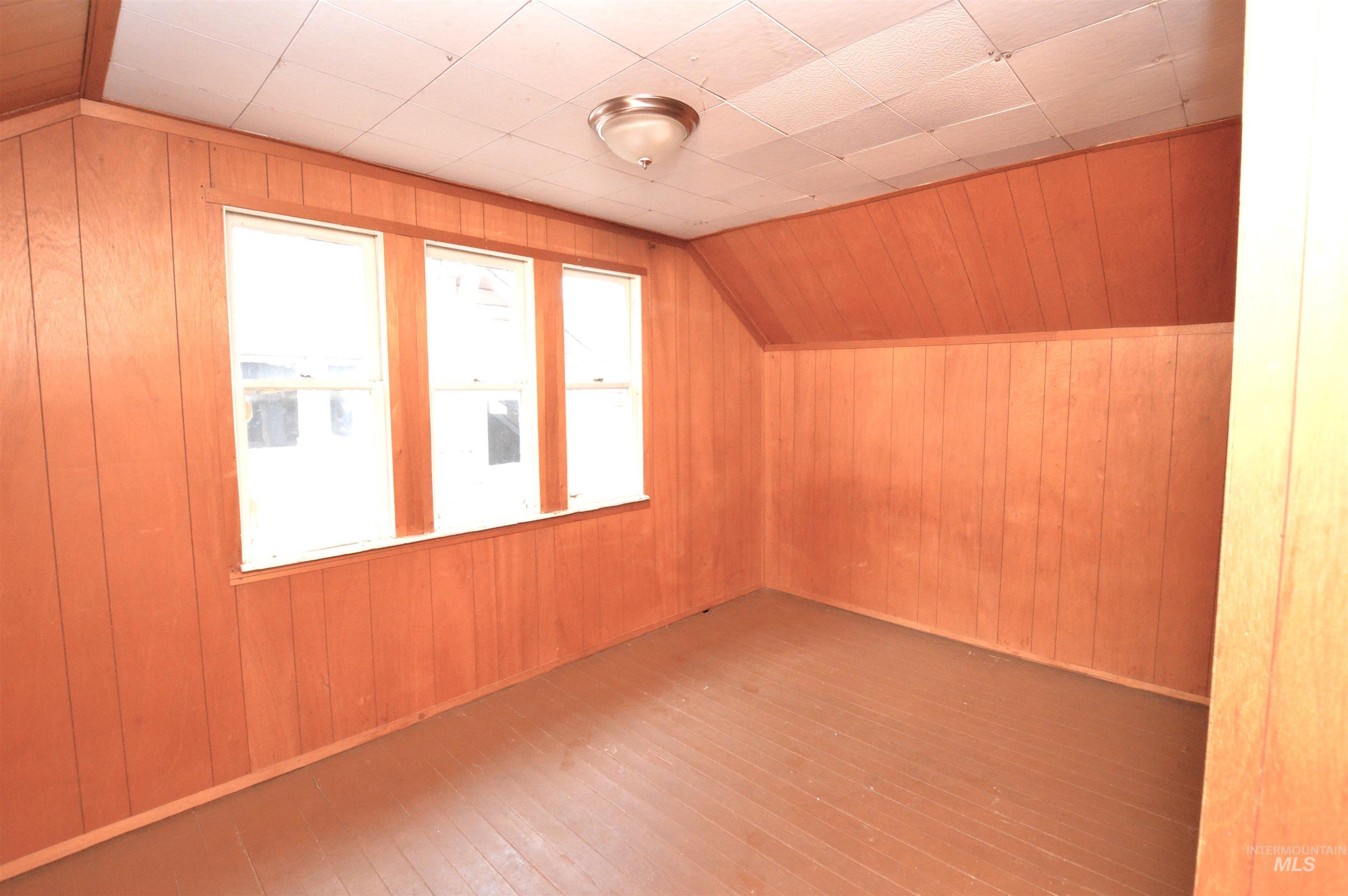 710 Maple Property Photo 17