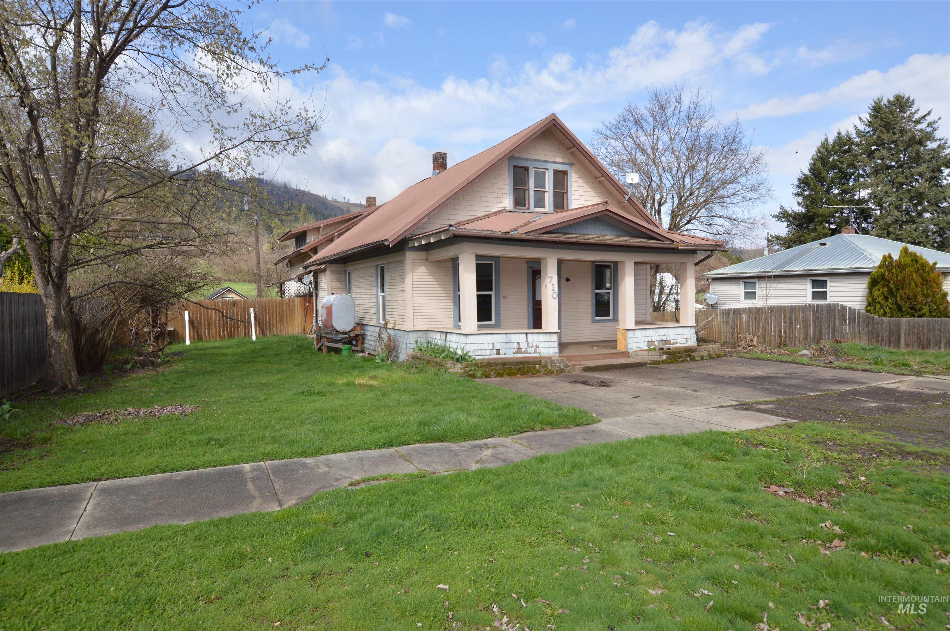 710 Maple Property Photo 18