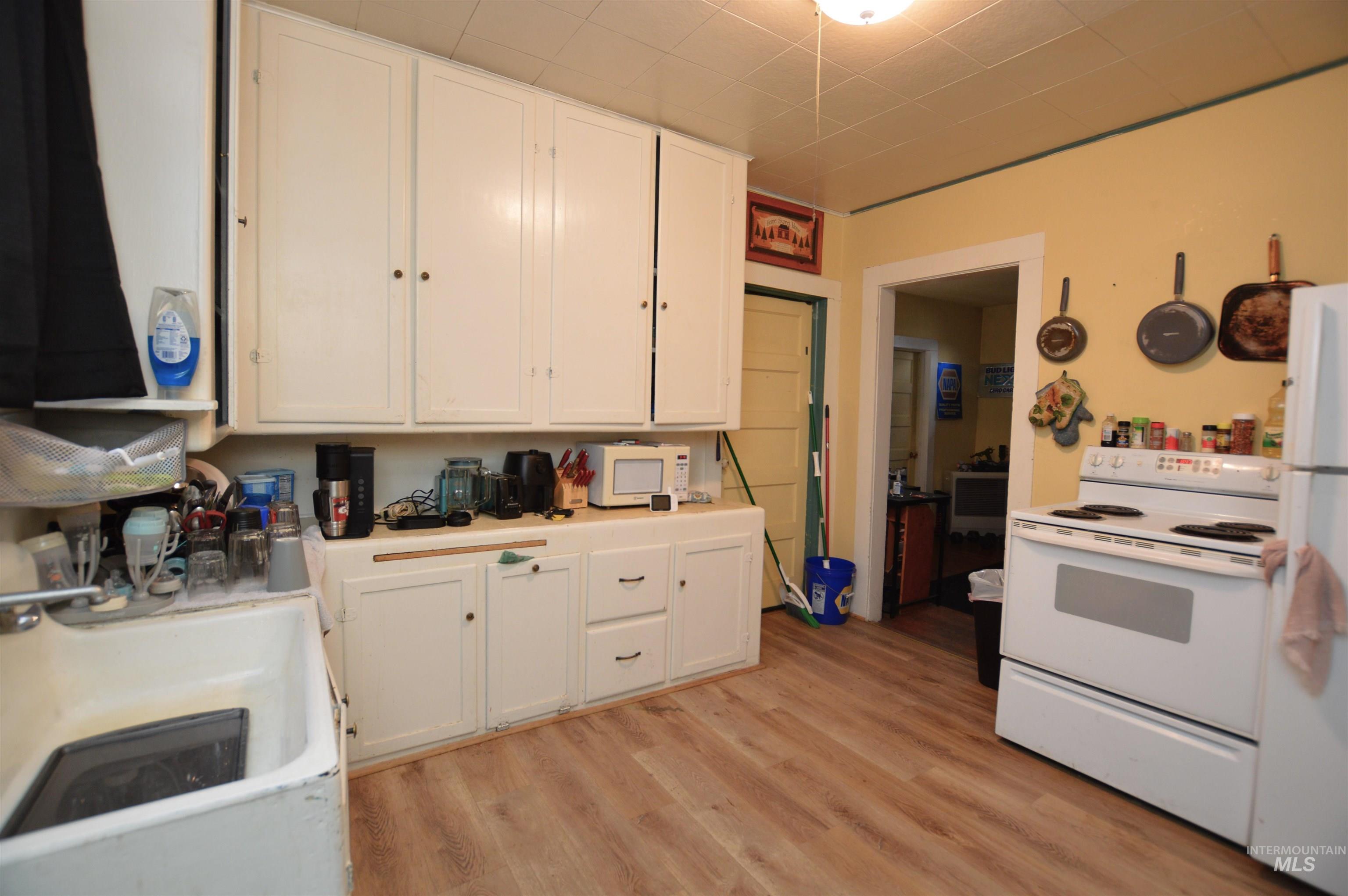 710 Maple Property Photo 23