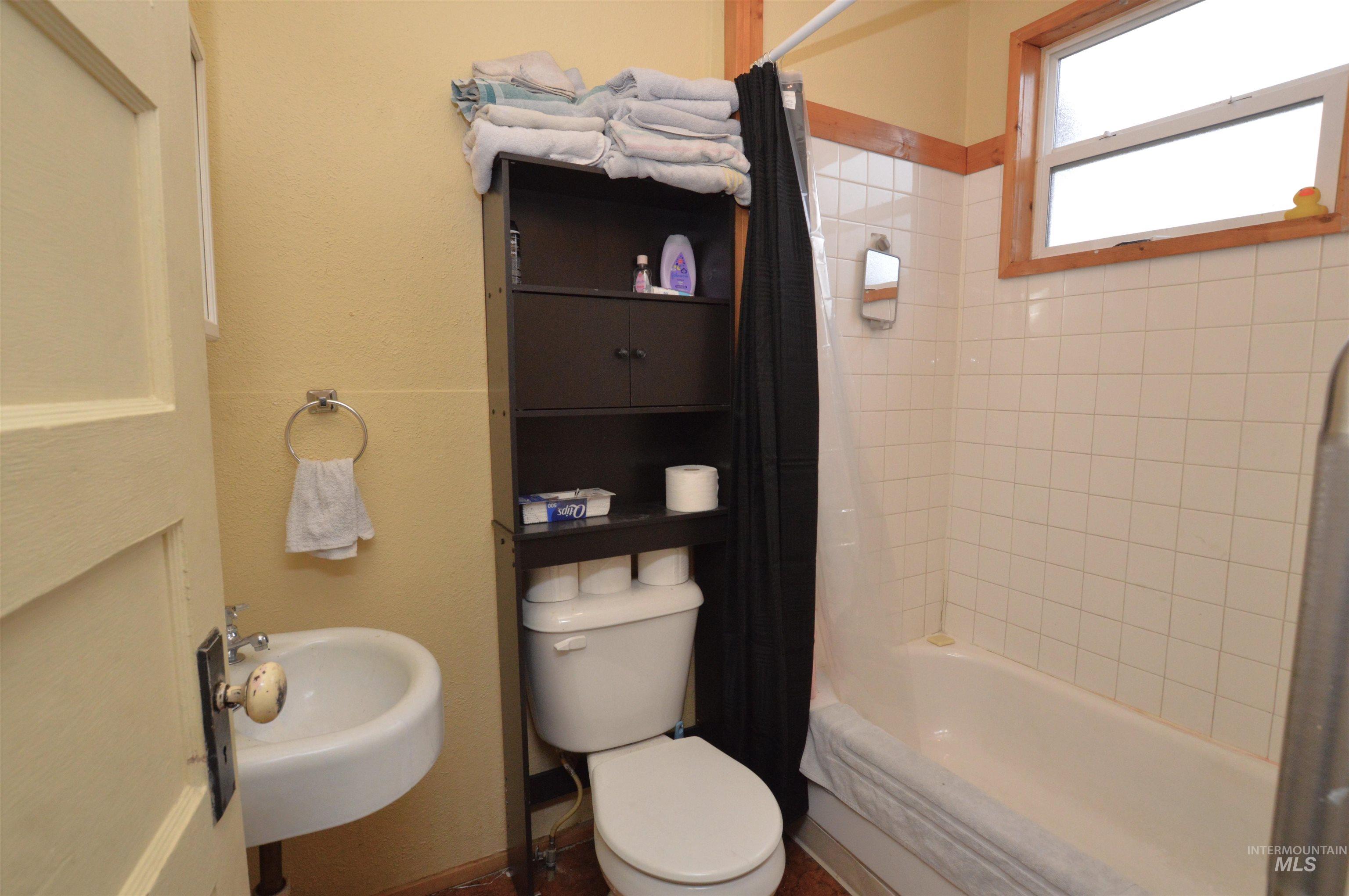 710 Maple Property Photo 26