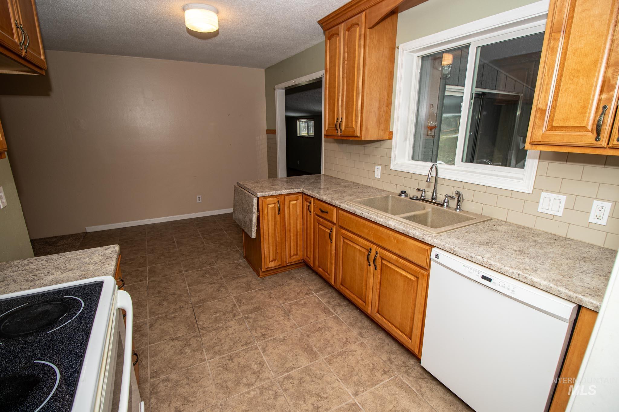 428 Cedar Drive Property Photo 10