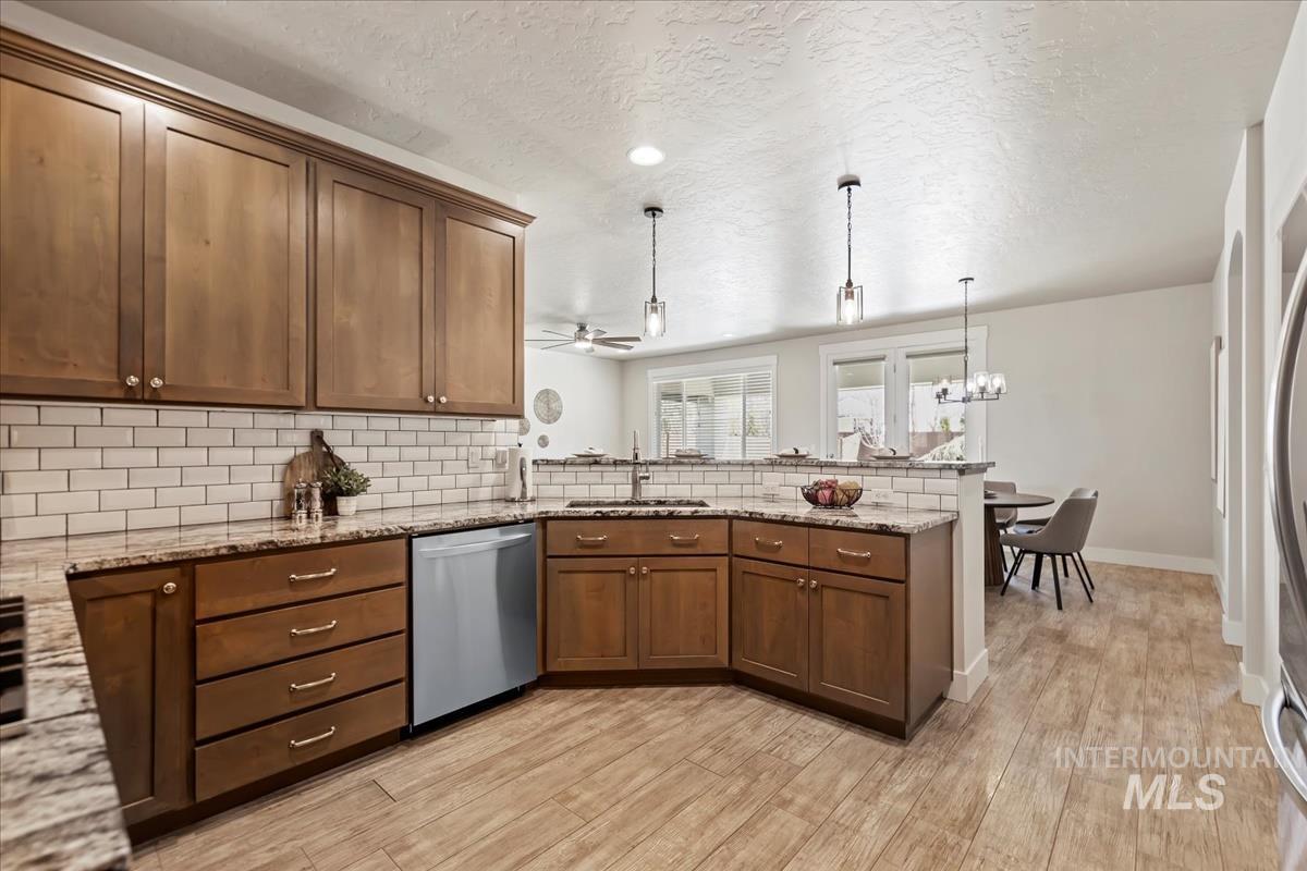 1956 N World Cup Way Property Photo 17