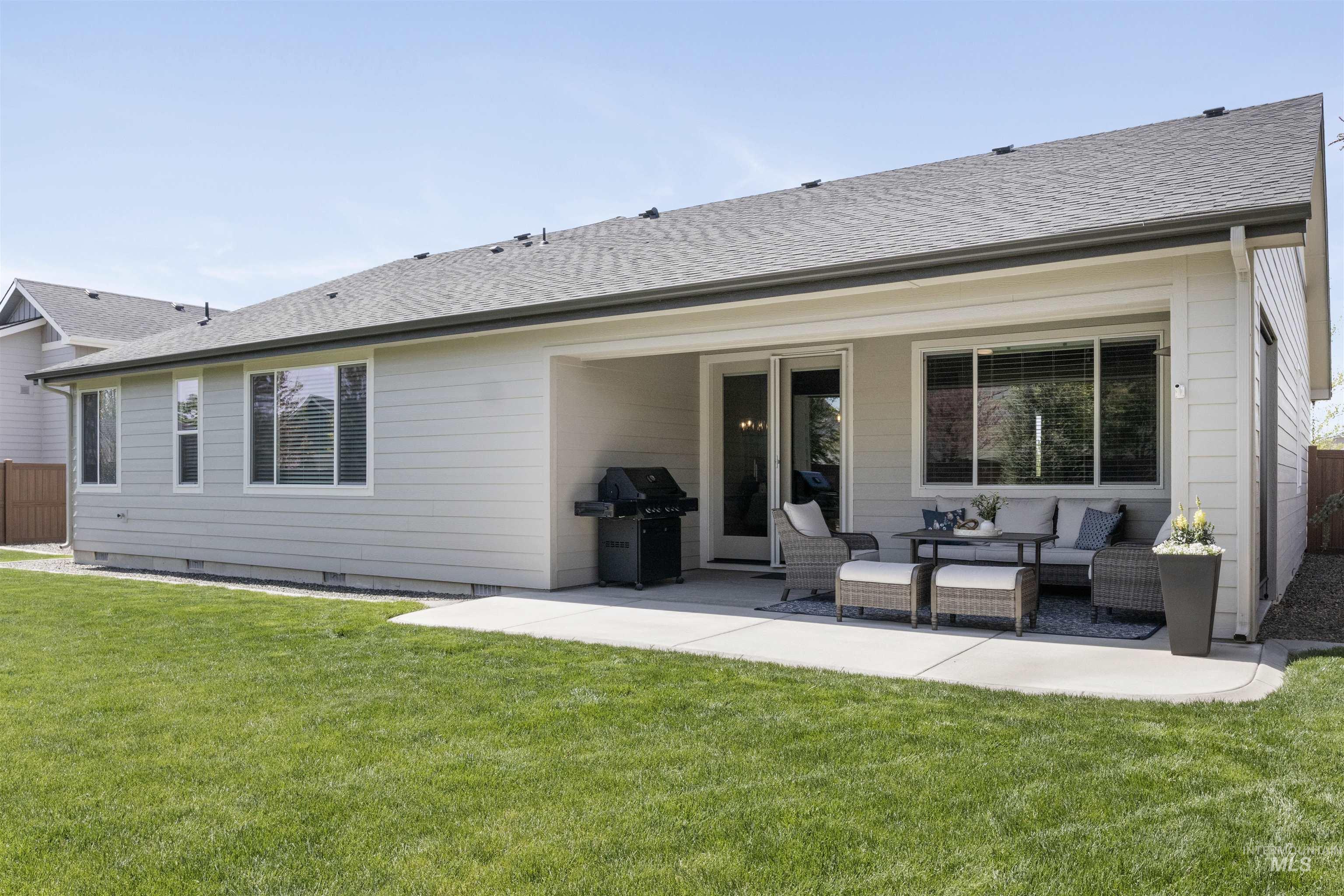 1956 N World Cup Way Property Photo 32