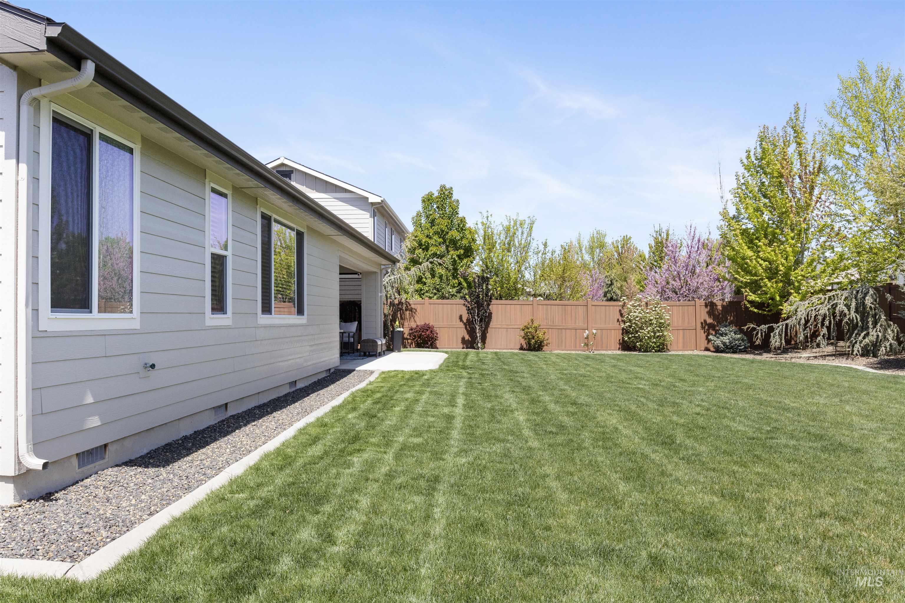 1956 N World Cup Way Property Photo 33