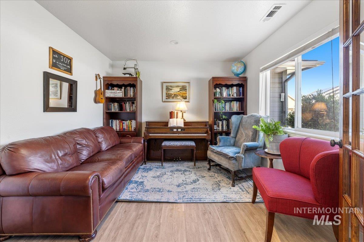11453 W Glen Ellyn Property Photo 5