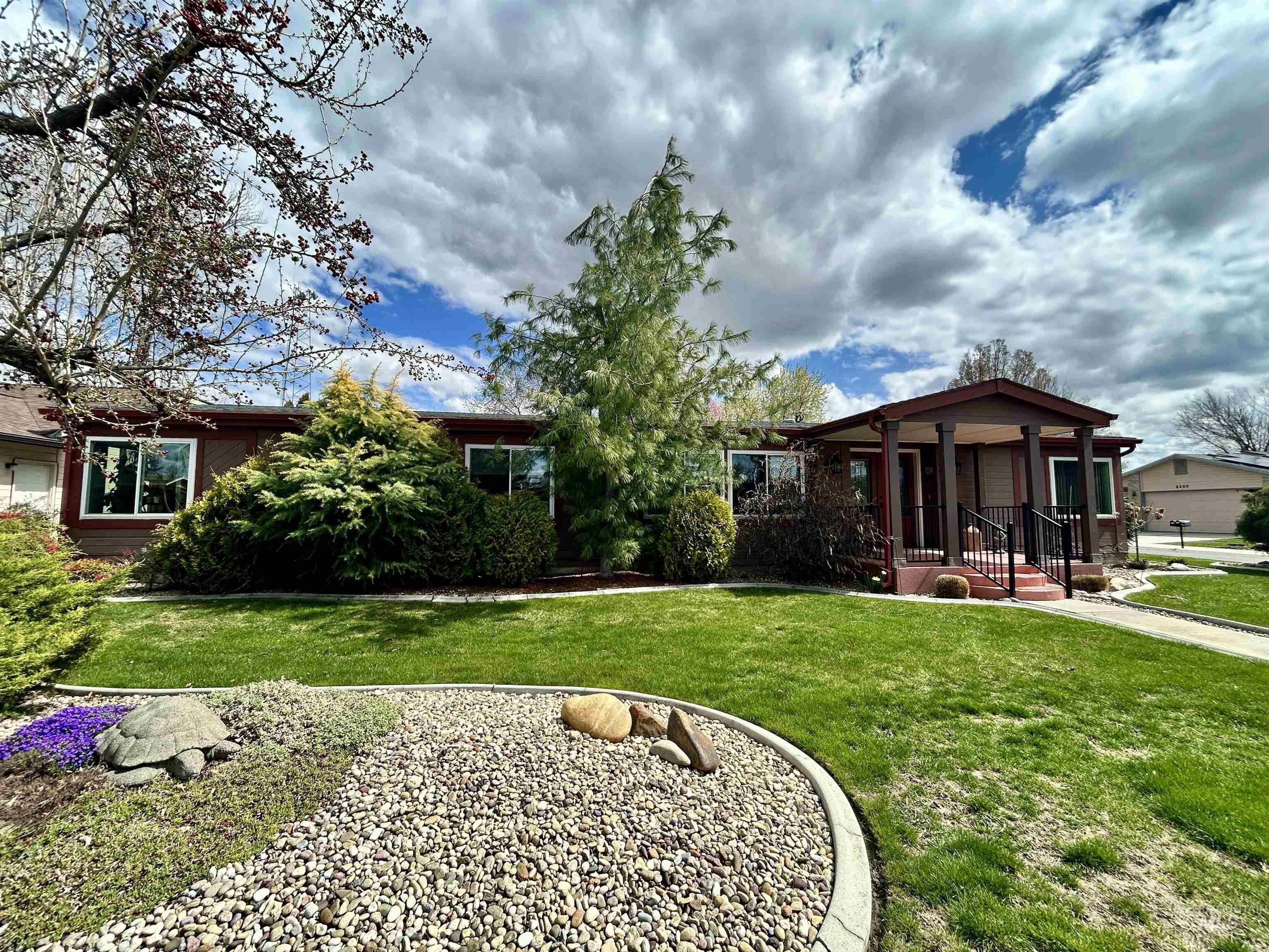 5460 Willowlawn Way Property Photo