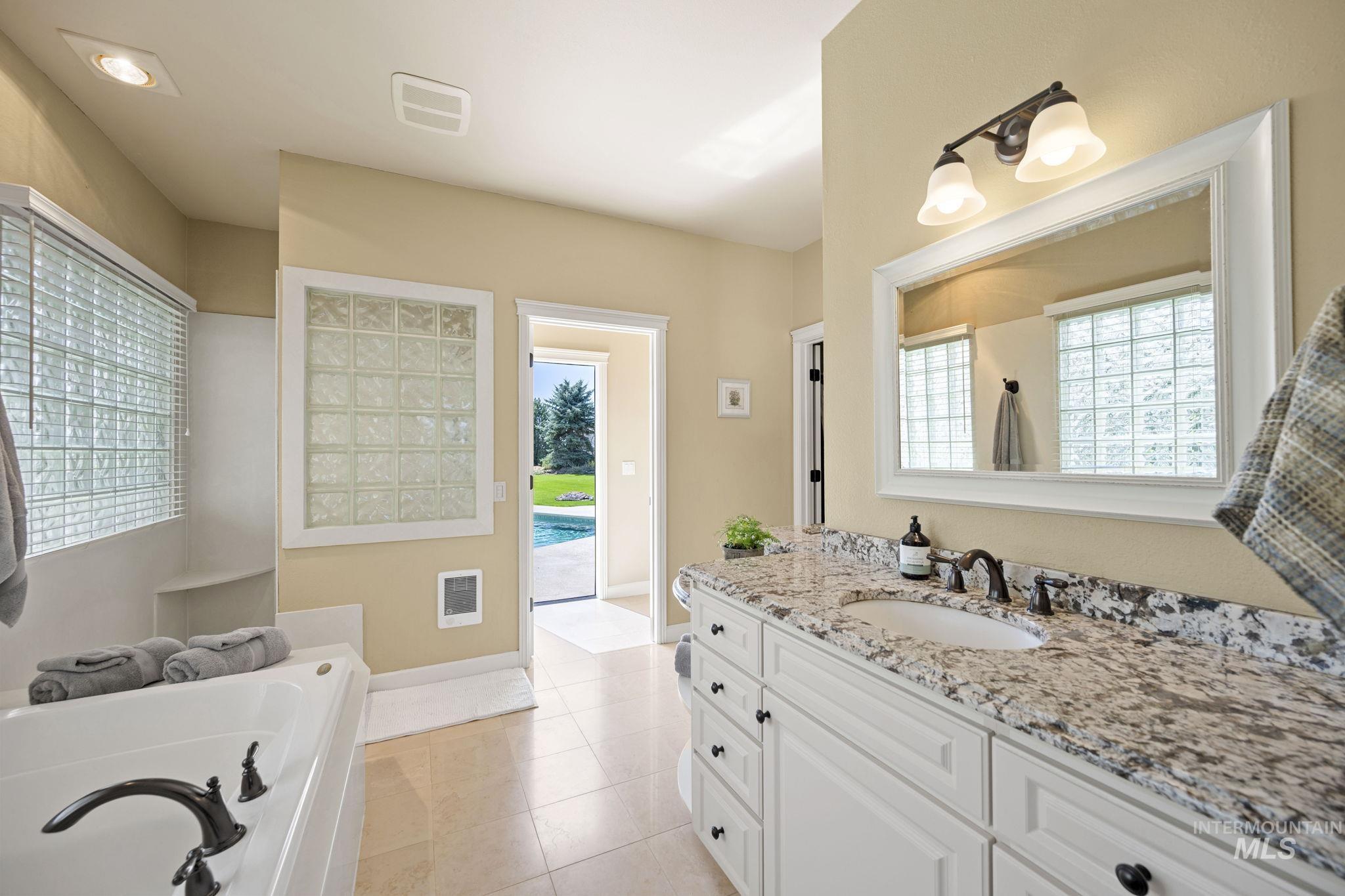 2525 N Equestrian Place Property Photo 11