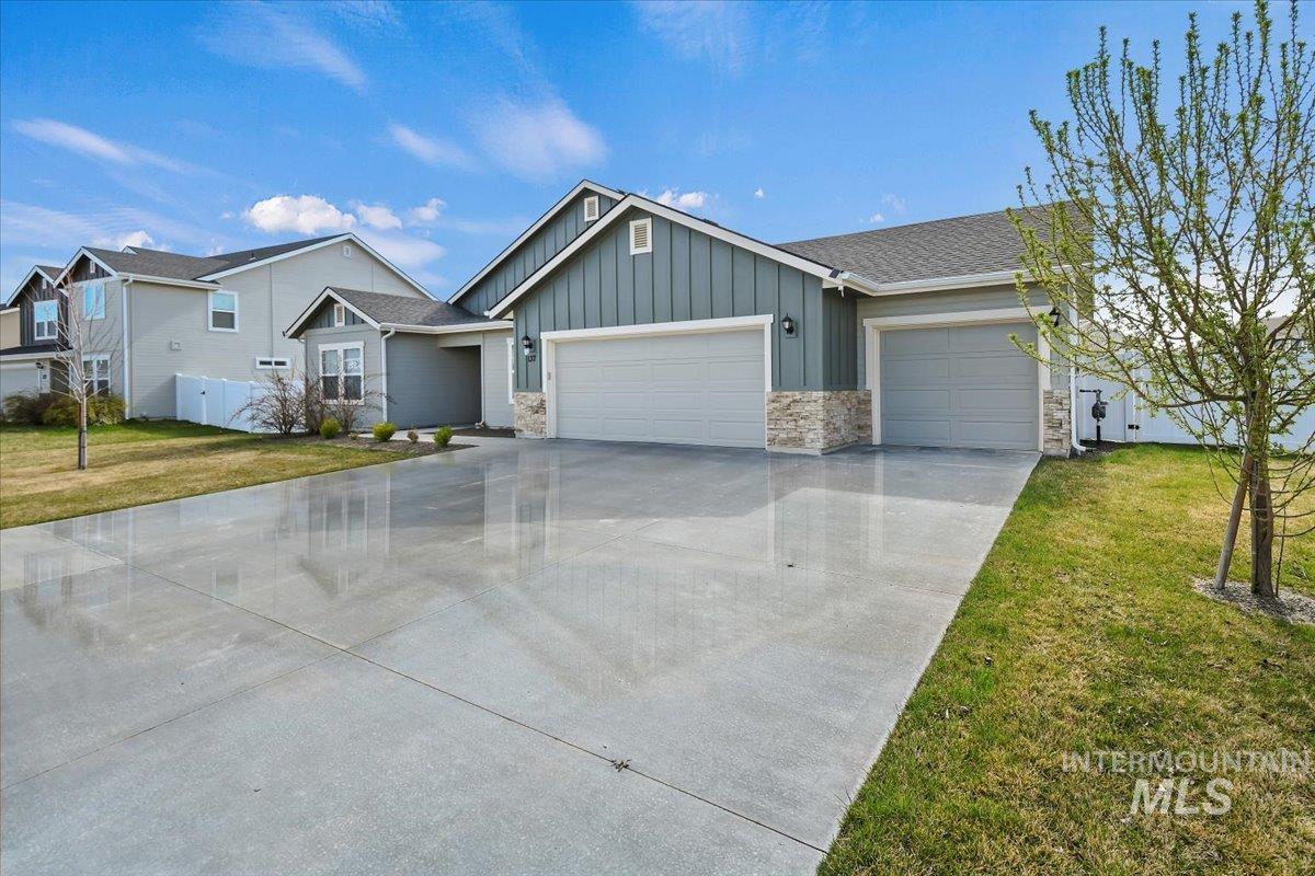 137 Homesteaders St. Property Photo 3