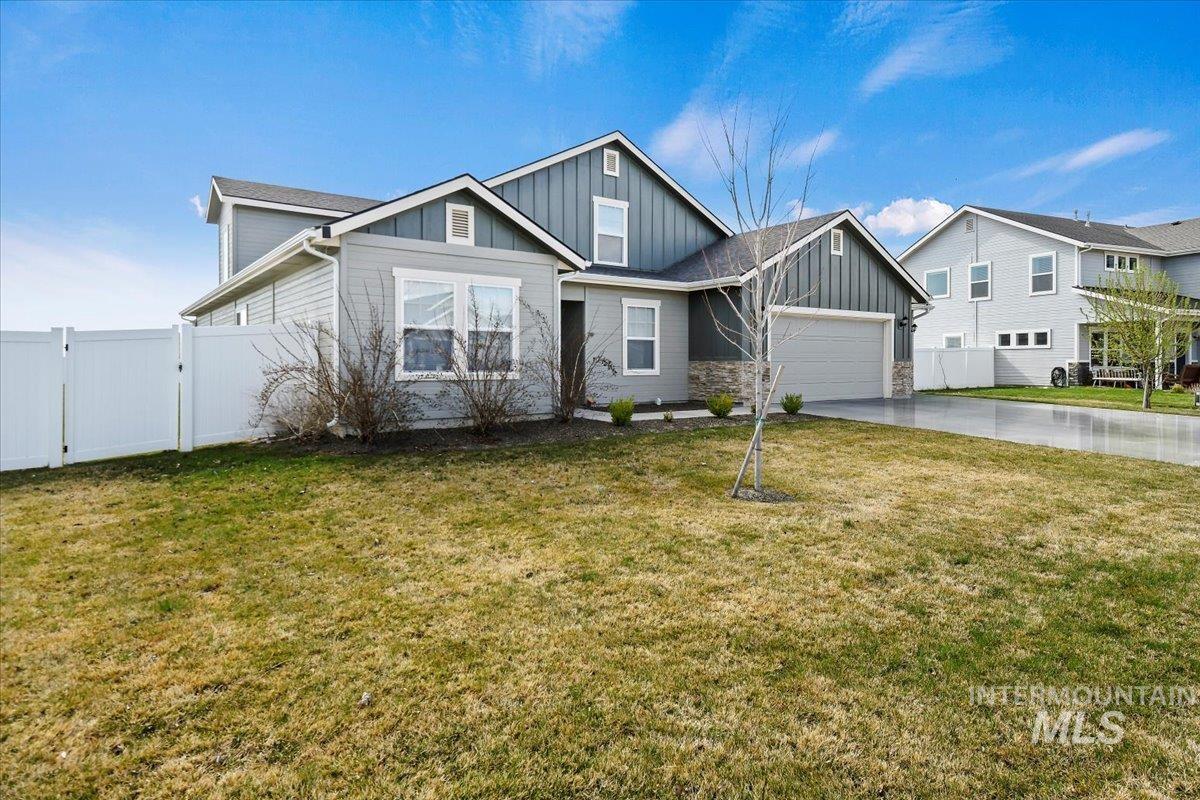 137 Homesteaders St. Property Photo 4