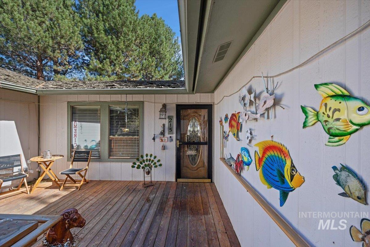 215 Willow Ln.