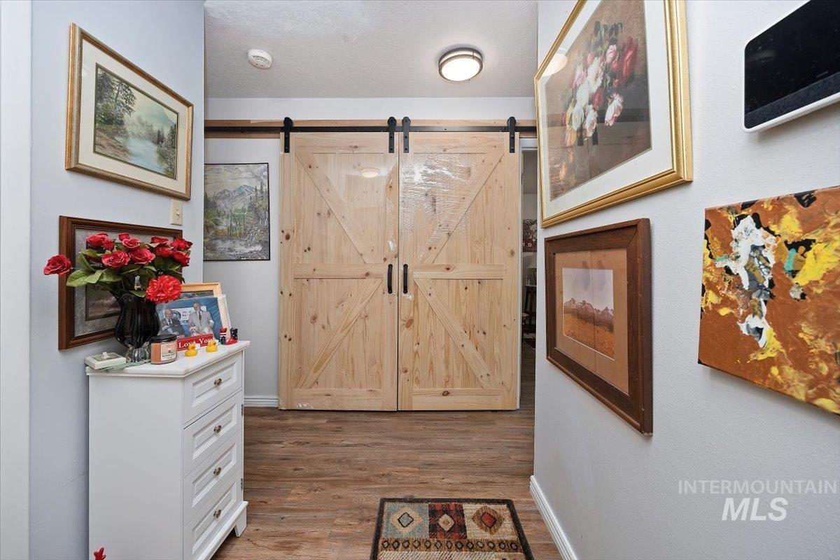 215 Willow Ln. Property Photo 15
