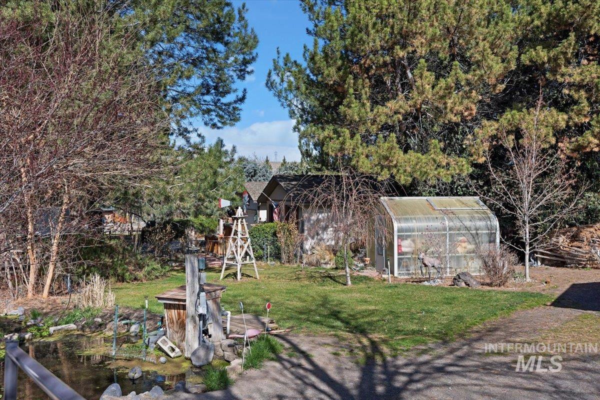 215 Willow Ln. Property Photo 28