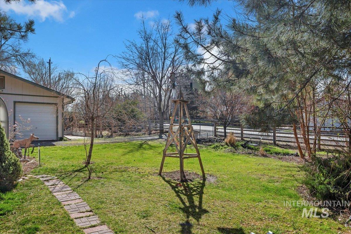 215 Willow Ln. Property Photo 36