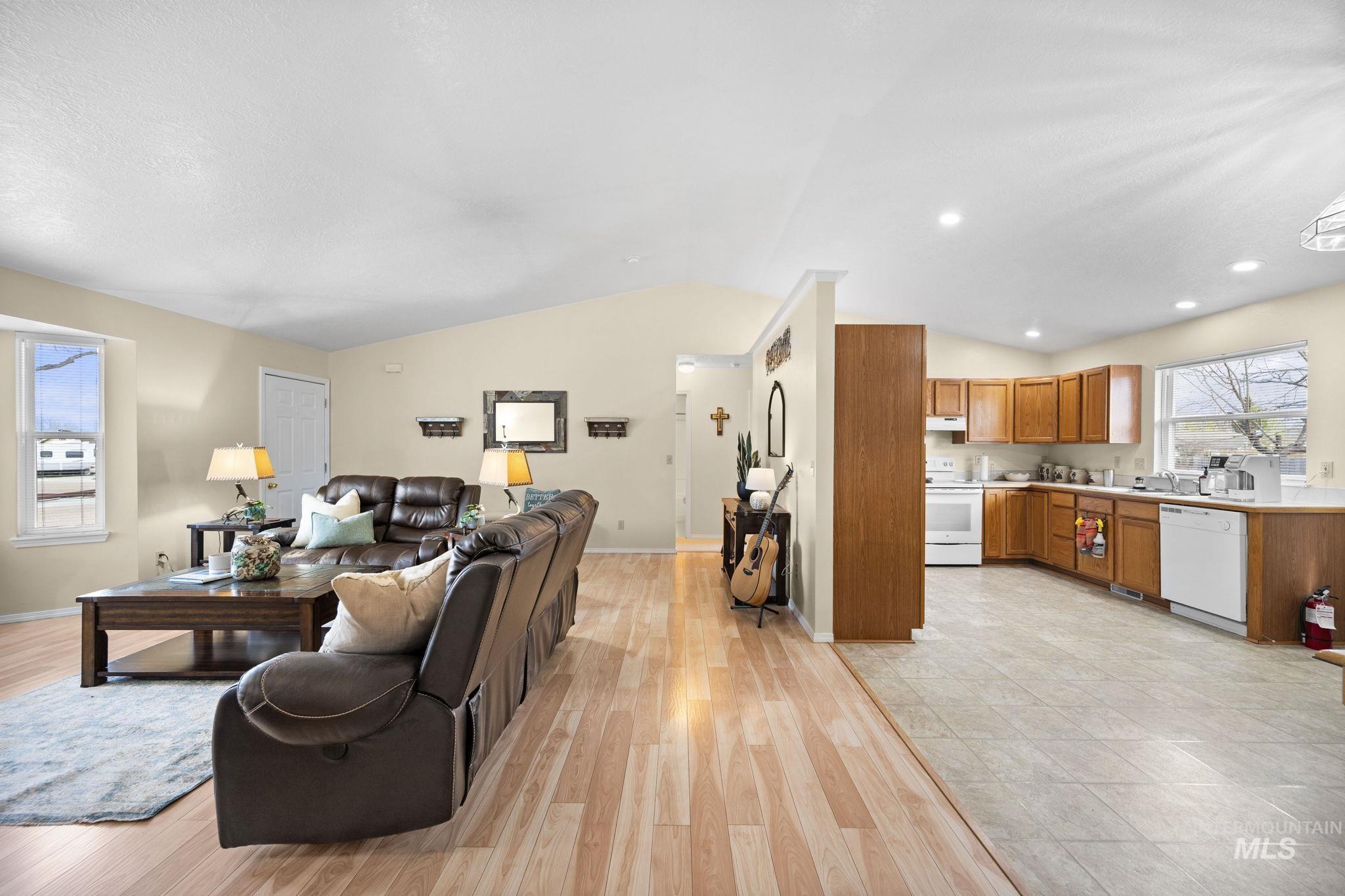 622 Marie Ct. Property Photo 7