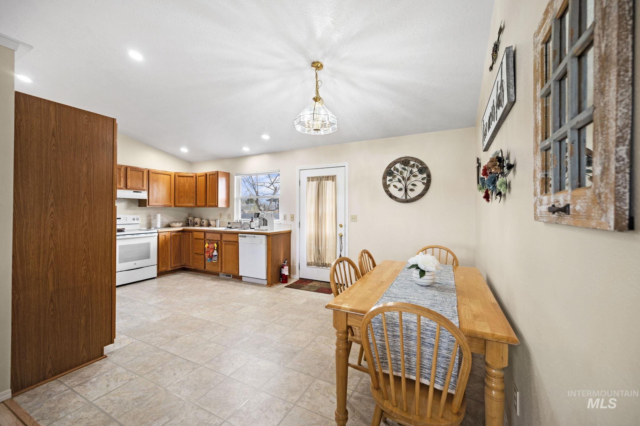 622 Marie Ct. Property Photo 8