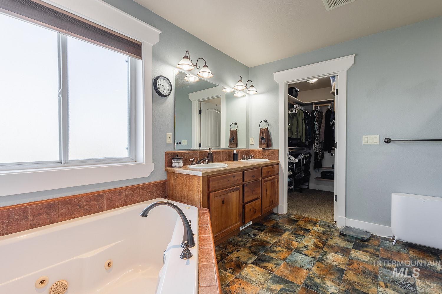 9612 Lake Shore Dr Property Photo 15